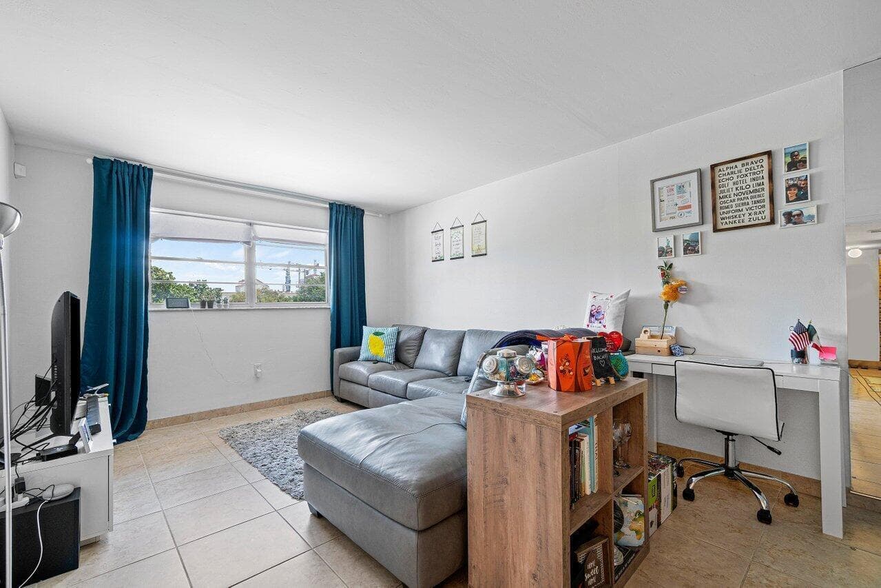 600 SW 2nd 2390 Avenue 2390, Boca Raton, FL 33432 in Boca Raton - property photo 2