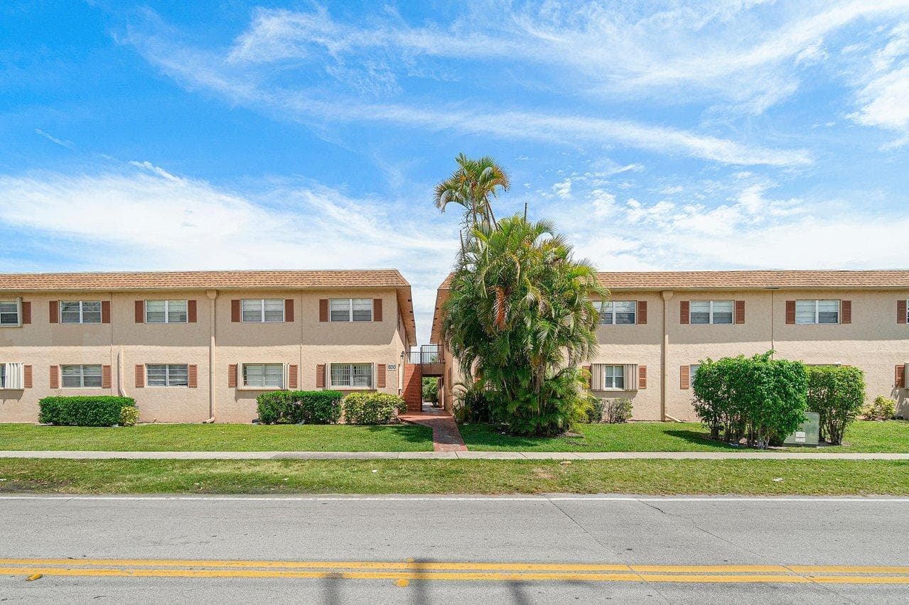 600 SW 2nd 2390 Avenue 2390, Boca Raton, FL 33432 in Boca Raton - property photo 3