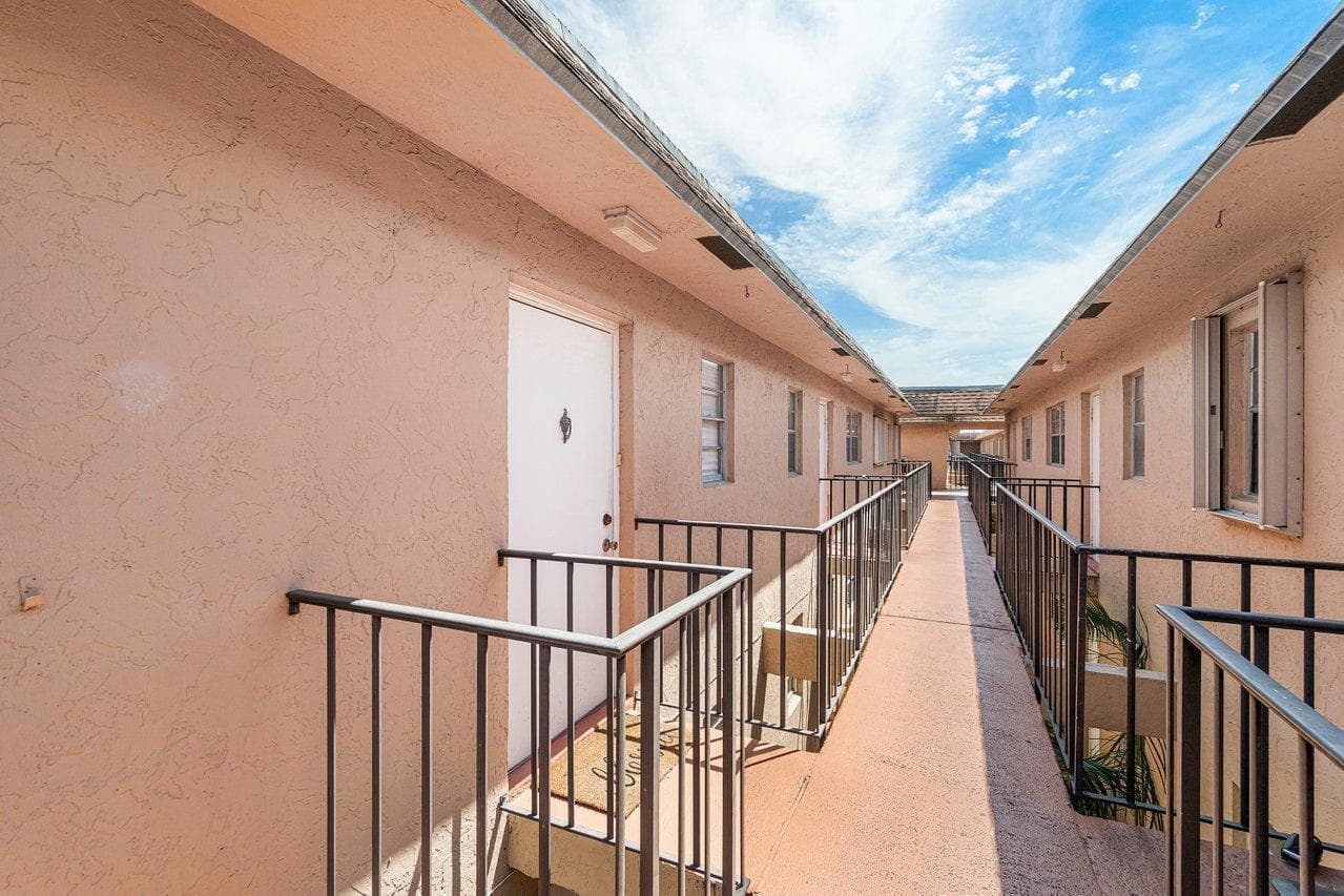 600 SW 2nd 2390 Avenue 2390, Boca Raton, FL 33432 in Boca Raton - property photo 5