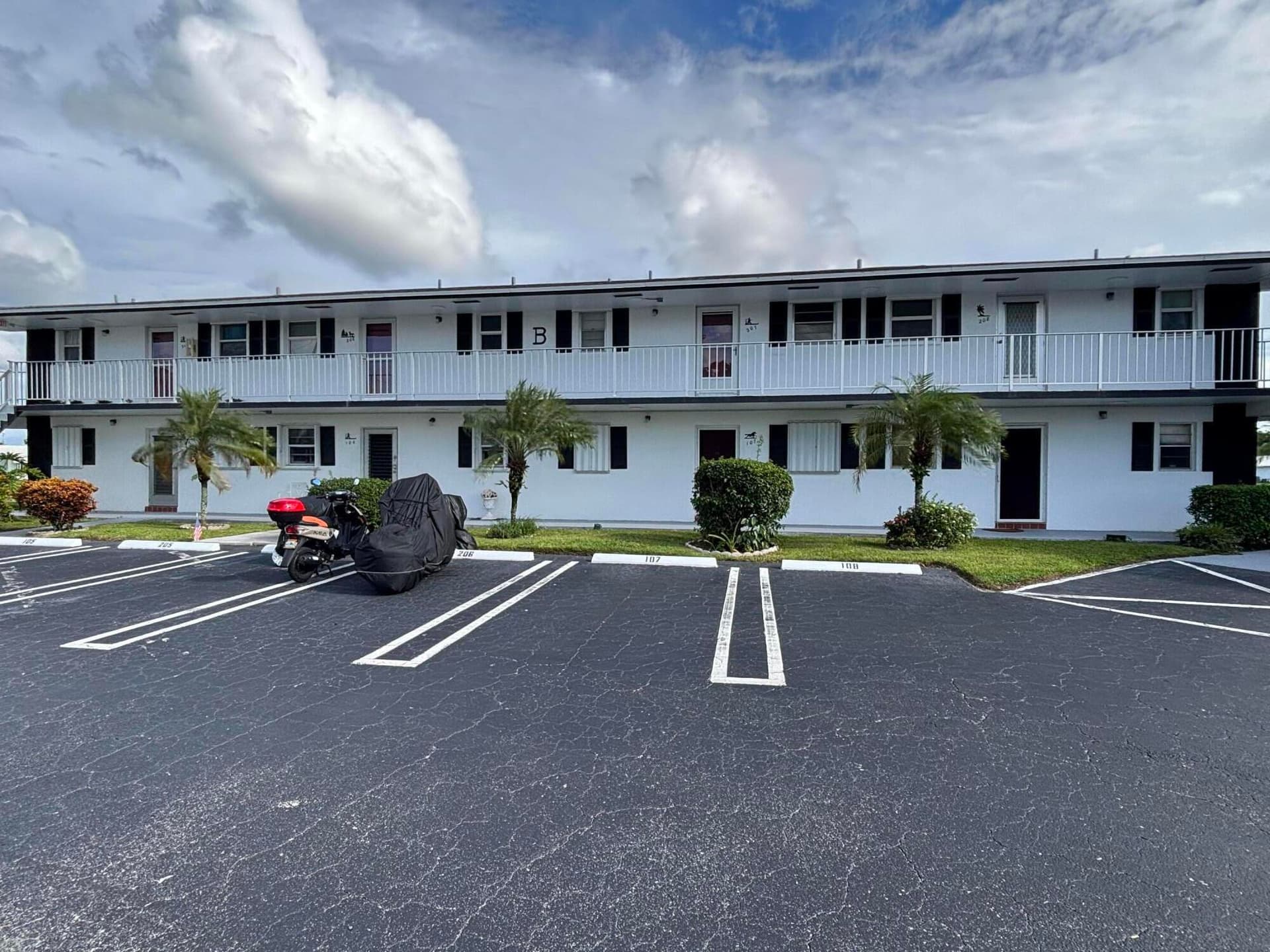 1112 Lake Terrace 207, Boynton Beach, FL 33426 in Boynton Beach - property photo 3