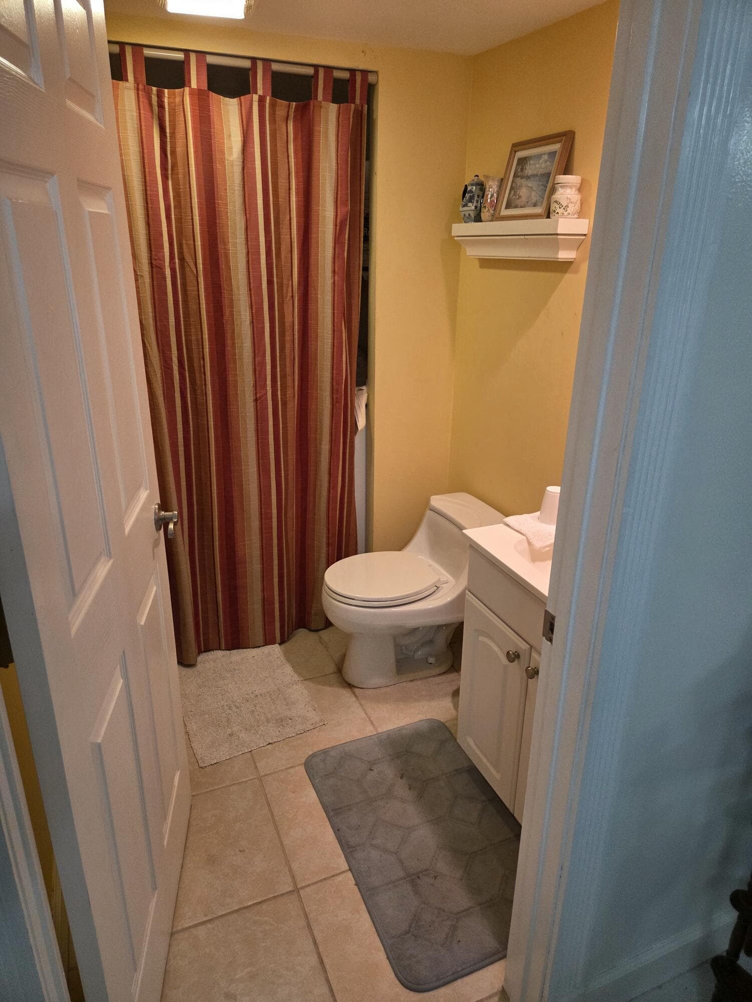 1700 Embassy Drive 512, West Palm Beach, FL 33401 in West Palm Beach - property photo 8