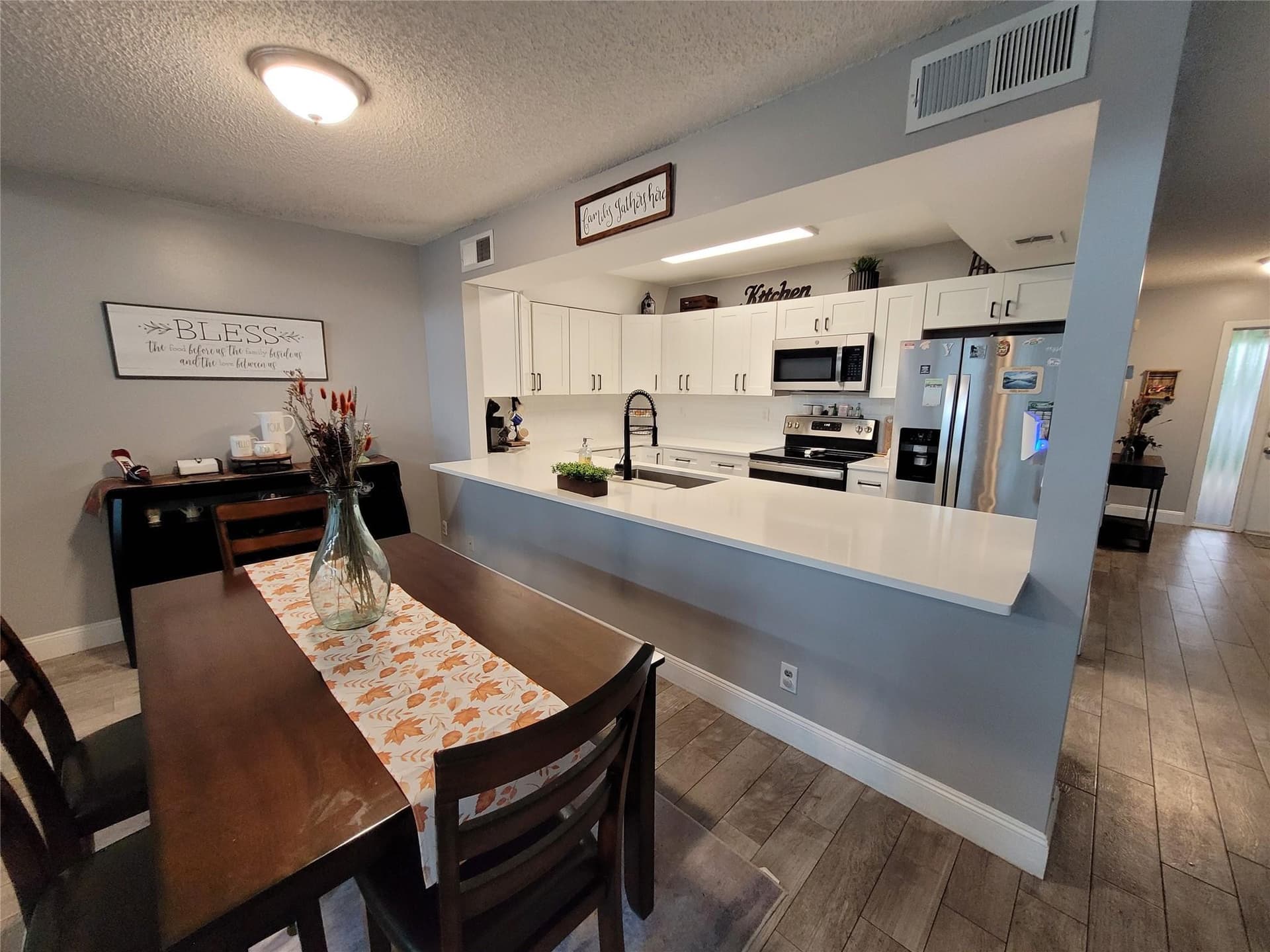 1146 N University Drive, Plantation, FL 33322 in Plantation - property photo 2