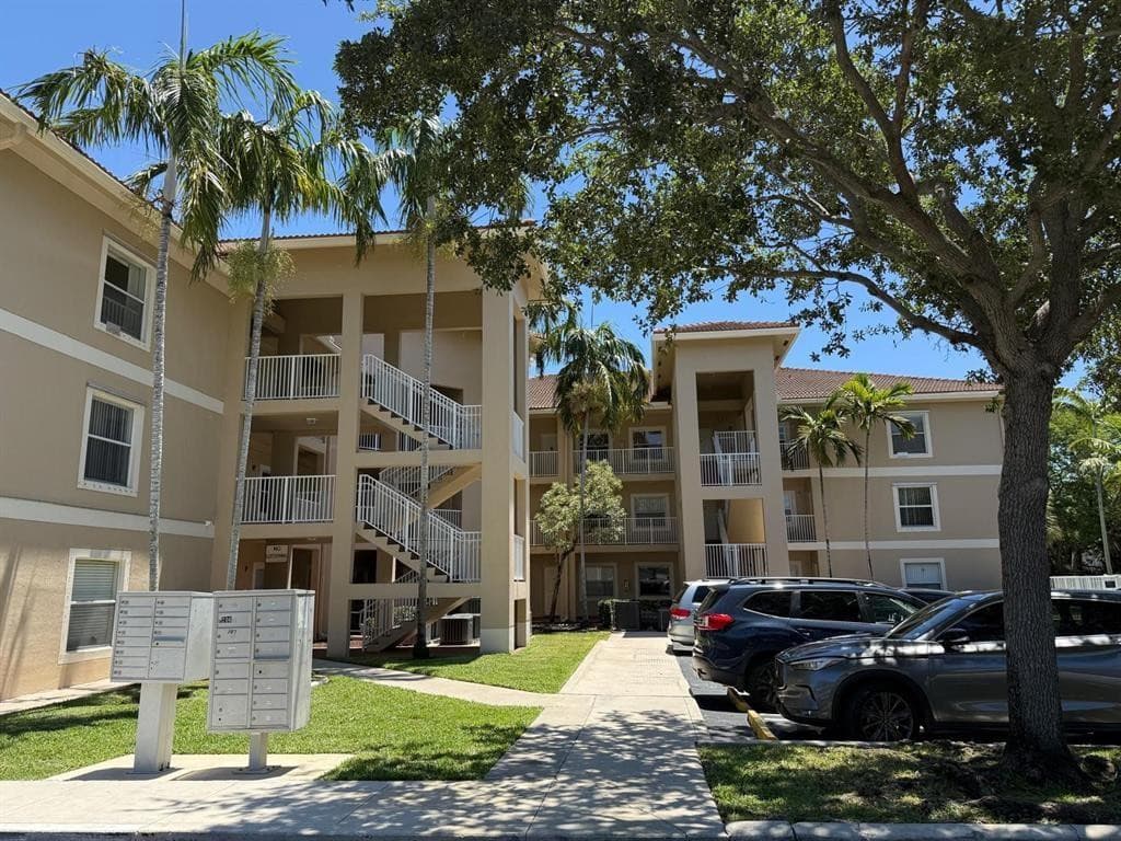 2941 Riverside Drive #303 in Coral Springs / Royal River II