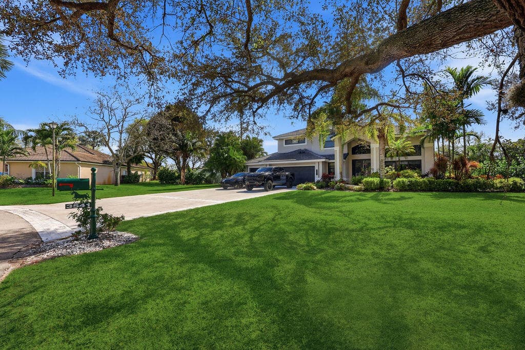 3541 Carlton Lane, Davie, FL 33330 in Davie - property photo 3