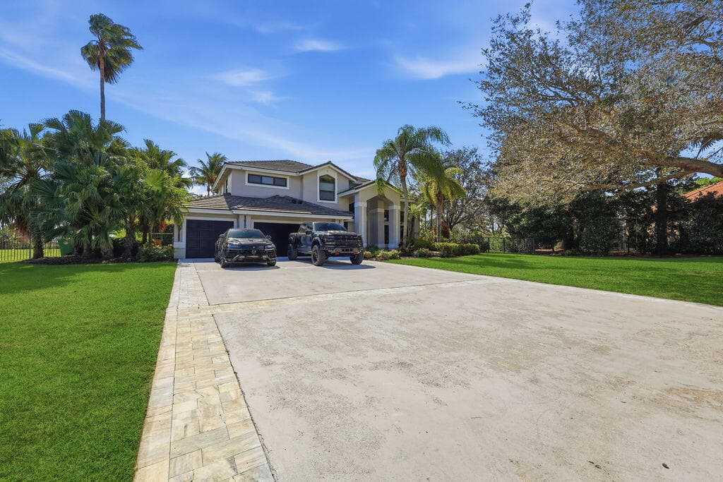 3541 Carlton Lane, Davie, FL 33330 in Davie - property photo 4