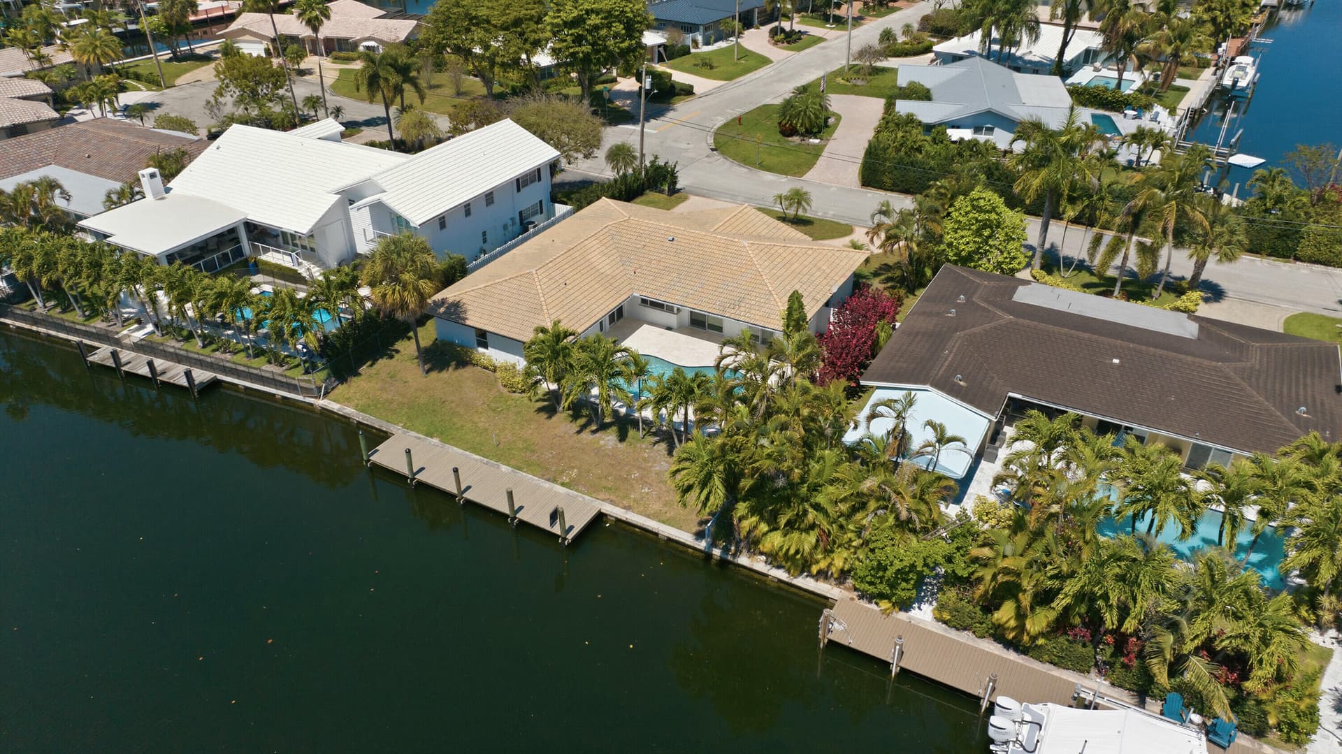 2810 NE 52nd Street in Fort Lauderdale / LANDINGS FIRST SEC