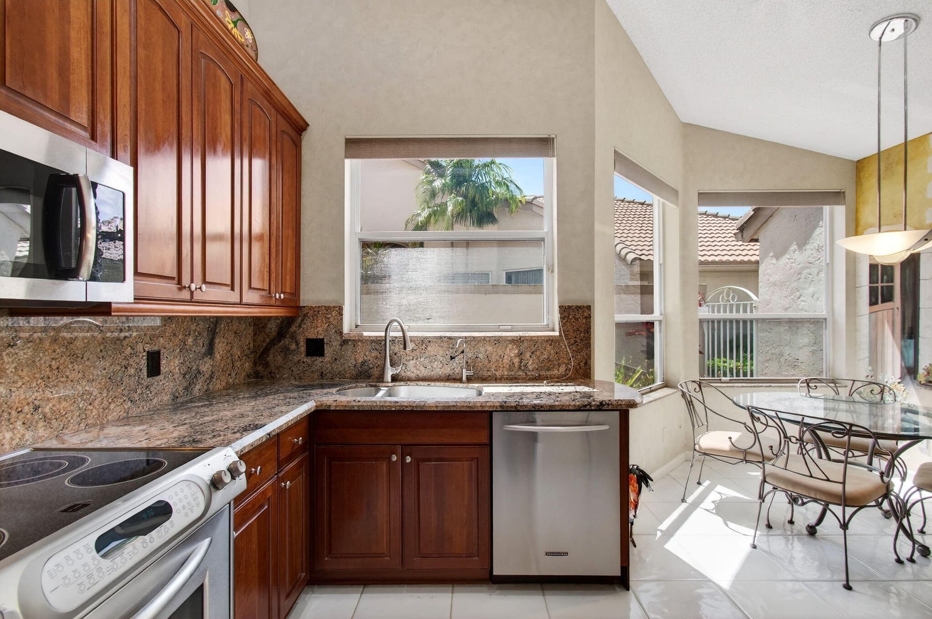 8864 Shoal Creek Lane, Boynton Beach, FL 33472 in Boynton Beach - property photo 6