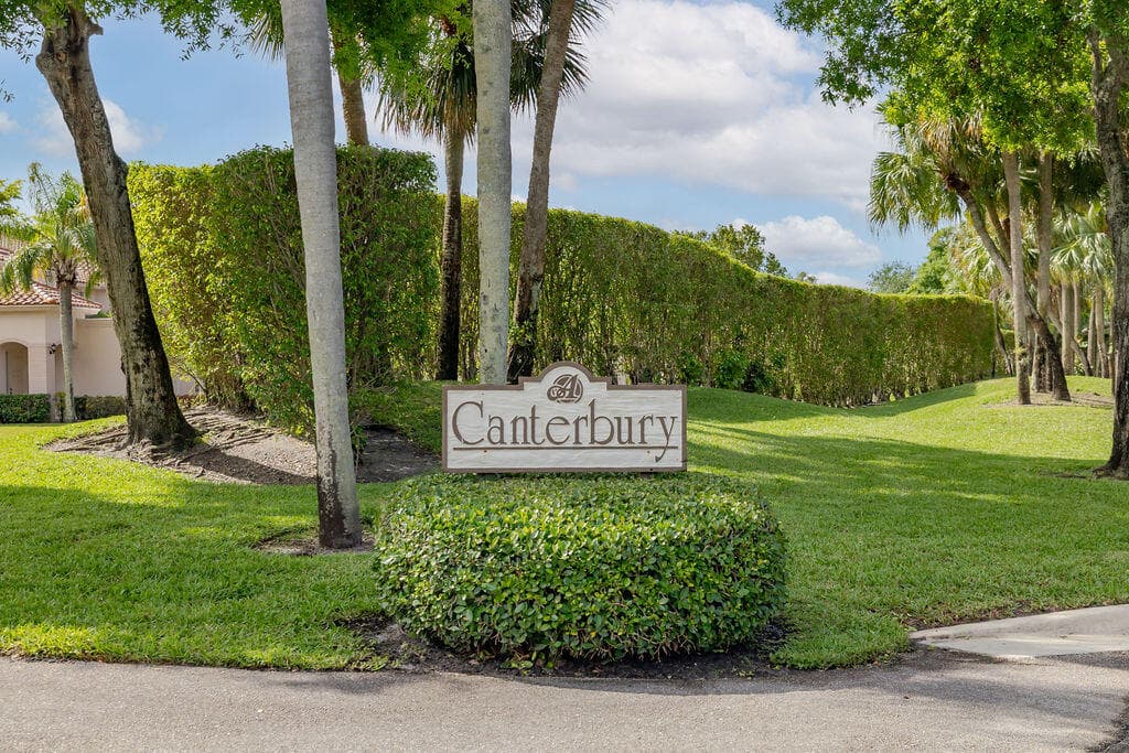 8050 Aberdeen Drive 202, Boynton Beach, FL 33472 in Boynton Beach - property photo 2
