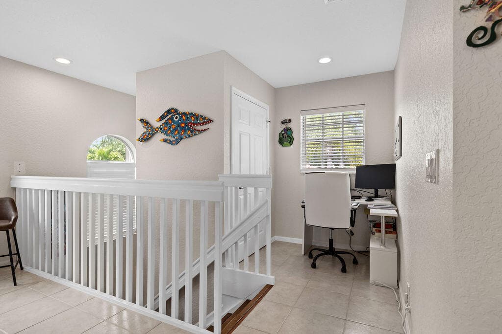 8050 Aberdeen Drive 202, Boynton Beach, FL 33472 in Boynton Beach - property photo 6