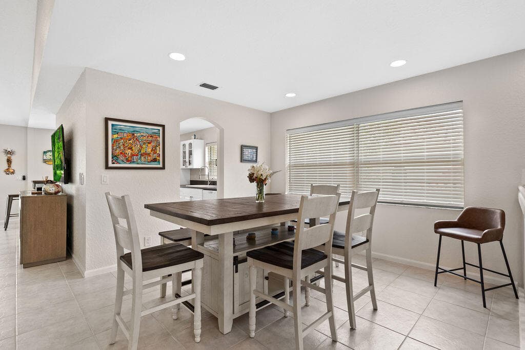 8050 Aberdeen Drive 202, Boynton Beach, FL 33472 in Boynton Beach - property photo 7