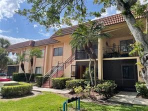 158 Lakeview Drive #202 in Weston / RACQUET CLUB APARTMENTS AT