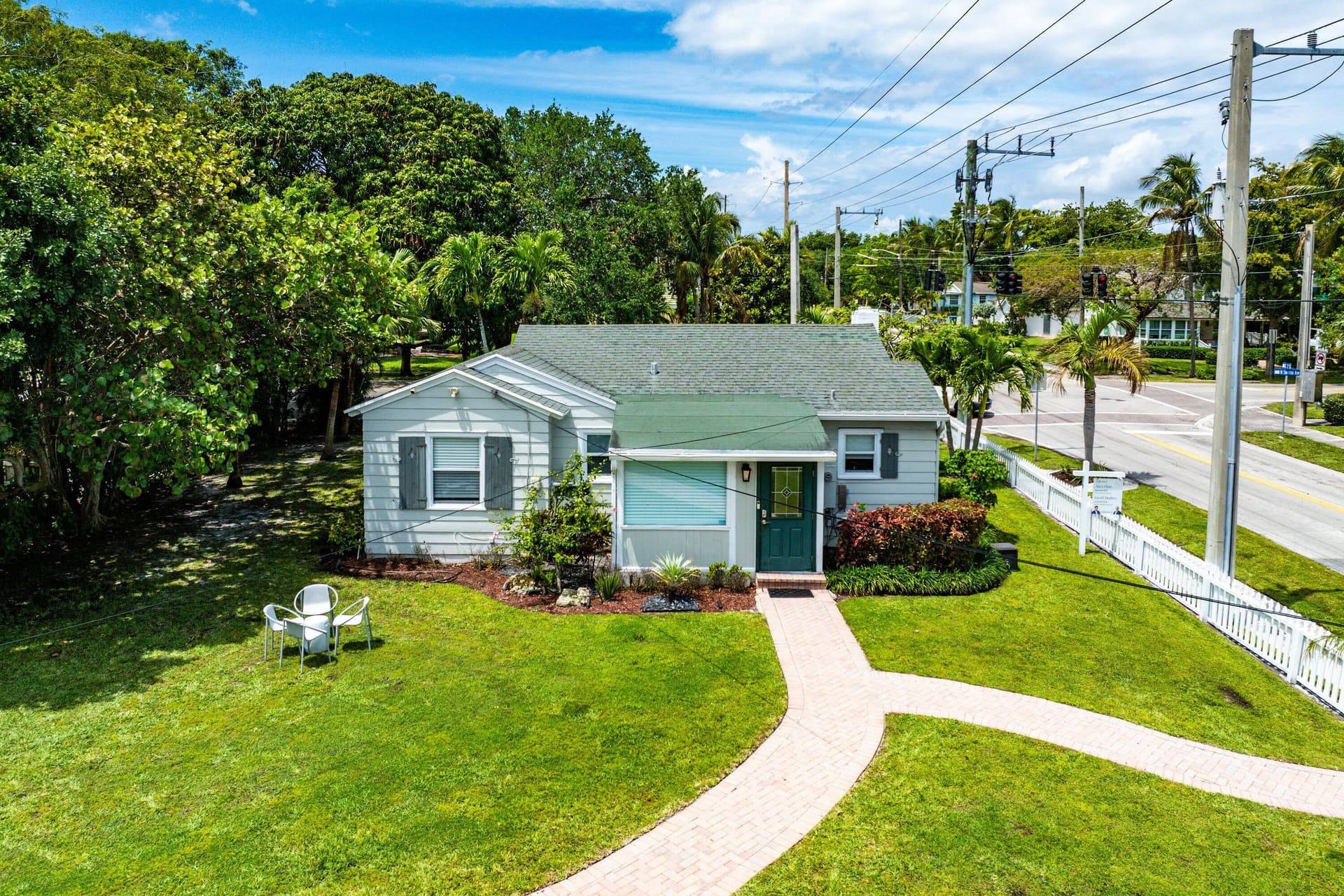 145 N Swinton Avenue, Delray Beach, FL 33444 in Delray Beach - property photo 2