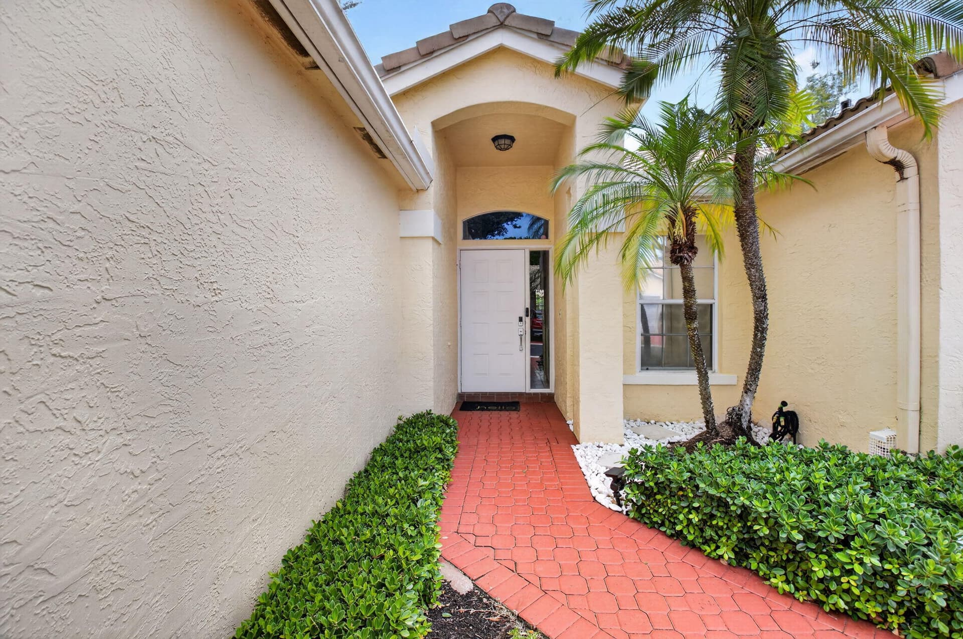 17257 Boca Club Boulevard Apt 5, Boca Raton, FL 33487 in Boca Raton - property photo 3