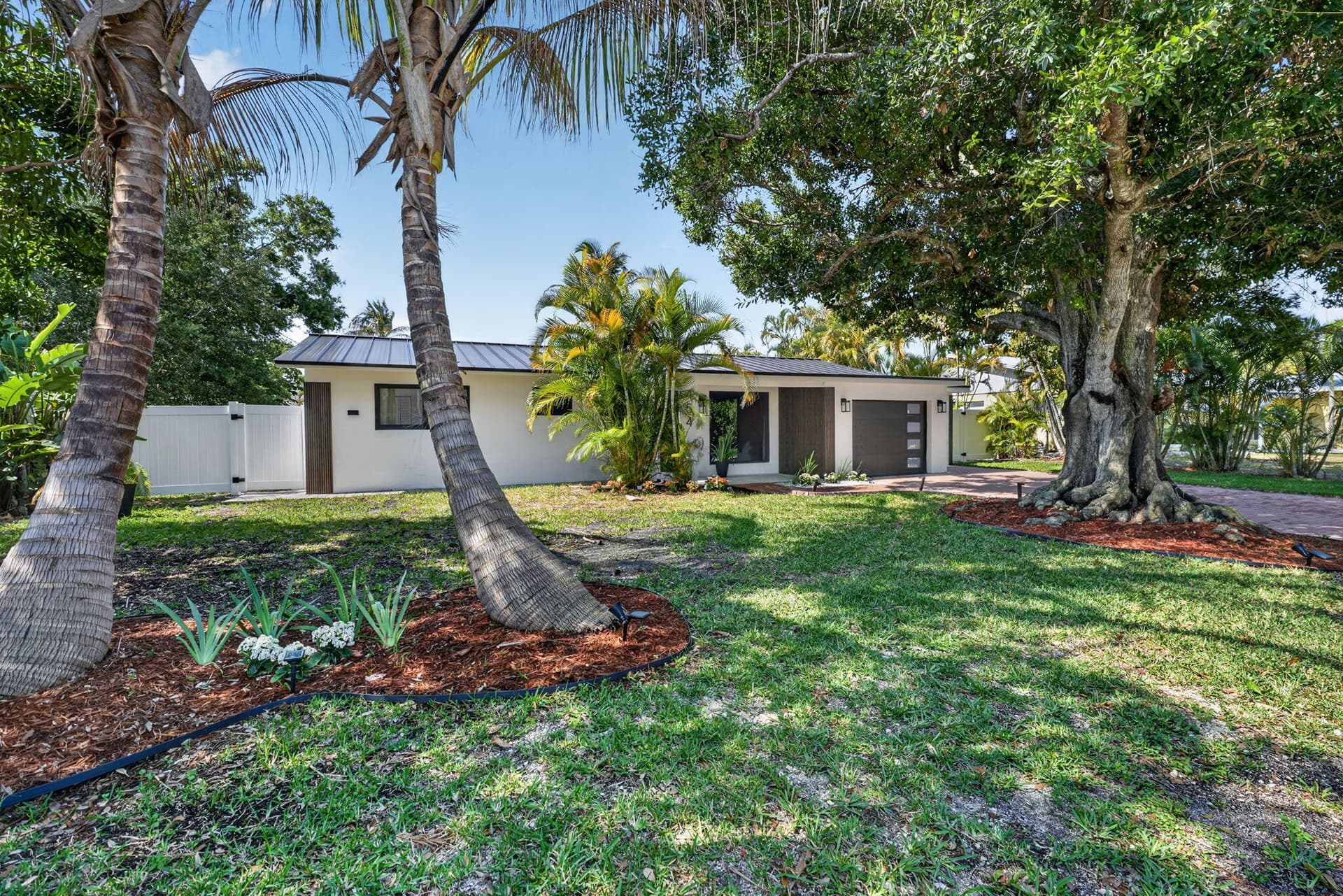 454 Dover Road, Jupiter, FL 33469 in Jupiter - property photo 2