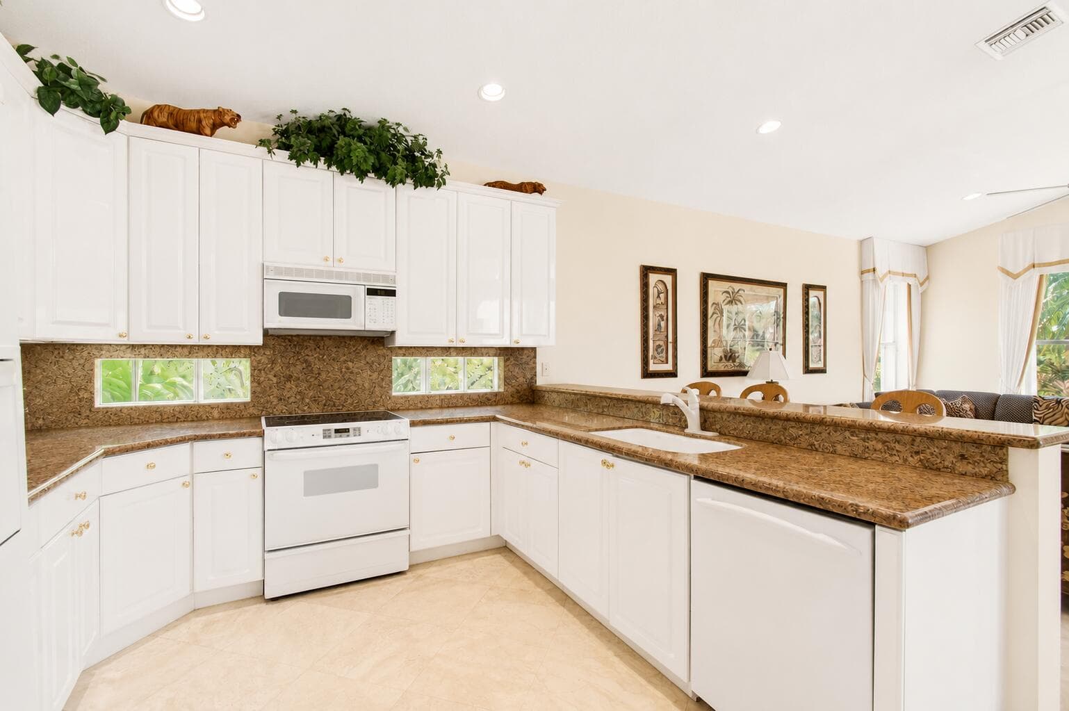 6850 Fiji Circle, Boynton Beach, FL 33437 in Boynton Beach - property photo 7