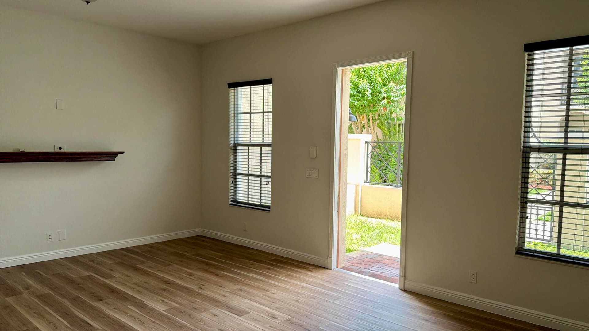 814 NW 82nd Place, Boca Raton, FL 33487 in Boca Raton - property photo 4