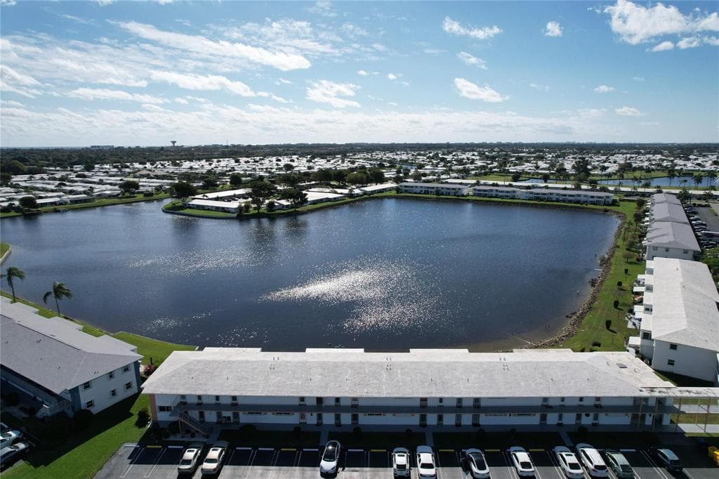 1116 Lake Terrace #214 in Boynton Beach / LEISUREVILLE LAKE CONDO