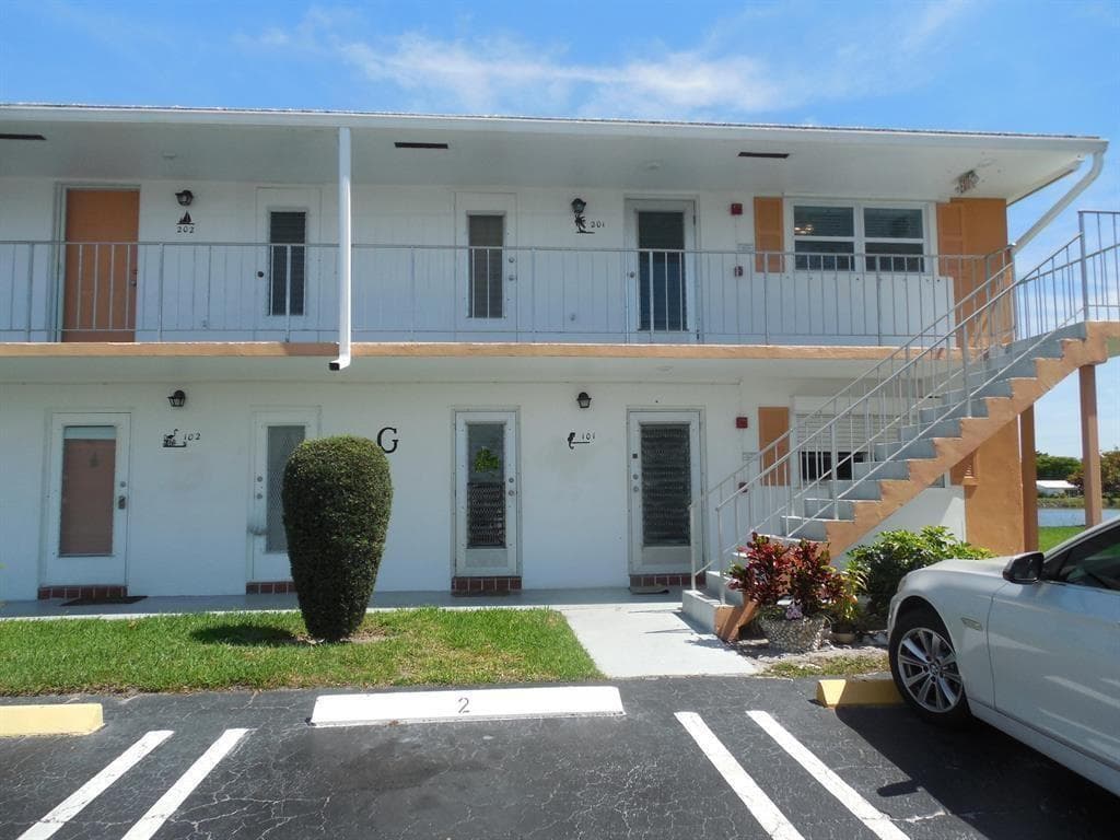1116 Lake Terrace 214, Boynton Beach, FL 33426 in Boynton Beach - property photo 3