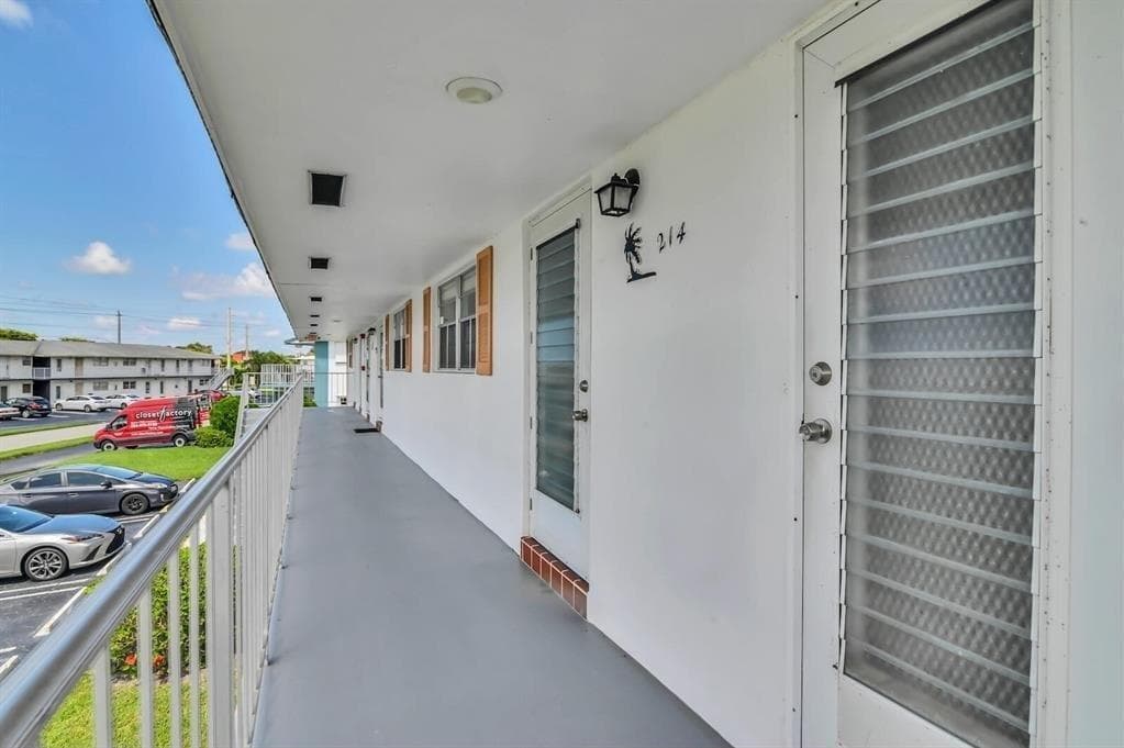 1116 Lake Terrace 214, Boynton Beach, FL 33426 in Boynton Beach - property photo 5