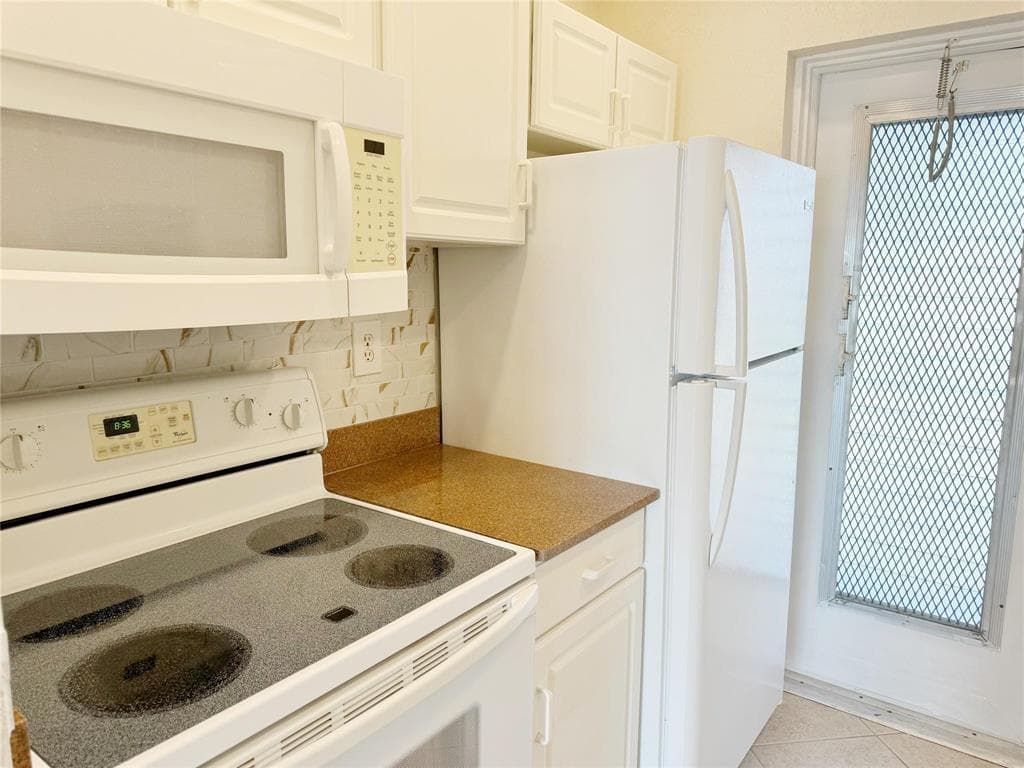 1116 Lake Terrace 214, Boynton Beach, FL 33426 in Boynton Beach - property photo 8