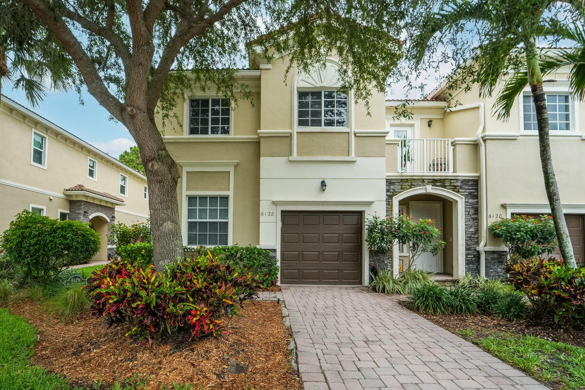 6128 SE Portofino Circle #104 in Hobe Sound / HERITAGE ENCLAVE