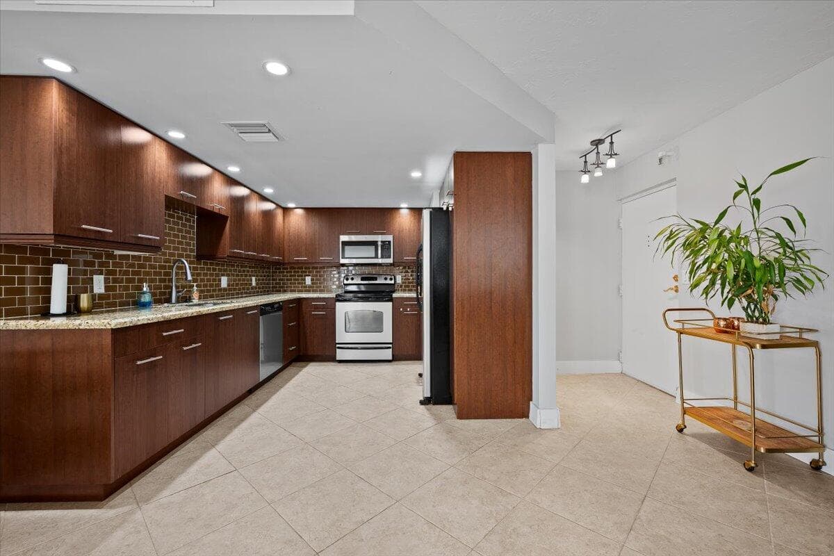 2800 N Ocean Drive A-18c, Riviera Beach, FL 33404 in Riviera Beach - property photo 8