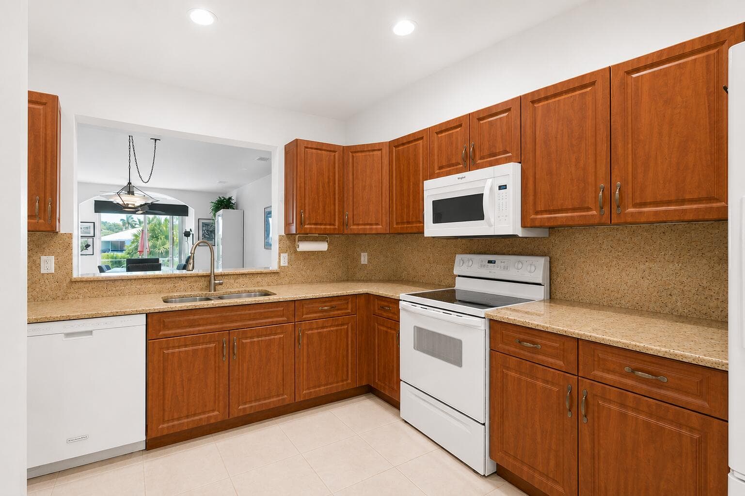 10773 Royal Caribbean Circle, Boynton Beach, FL 33437 in Boynton Beach - property photo 3
