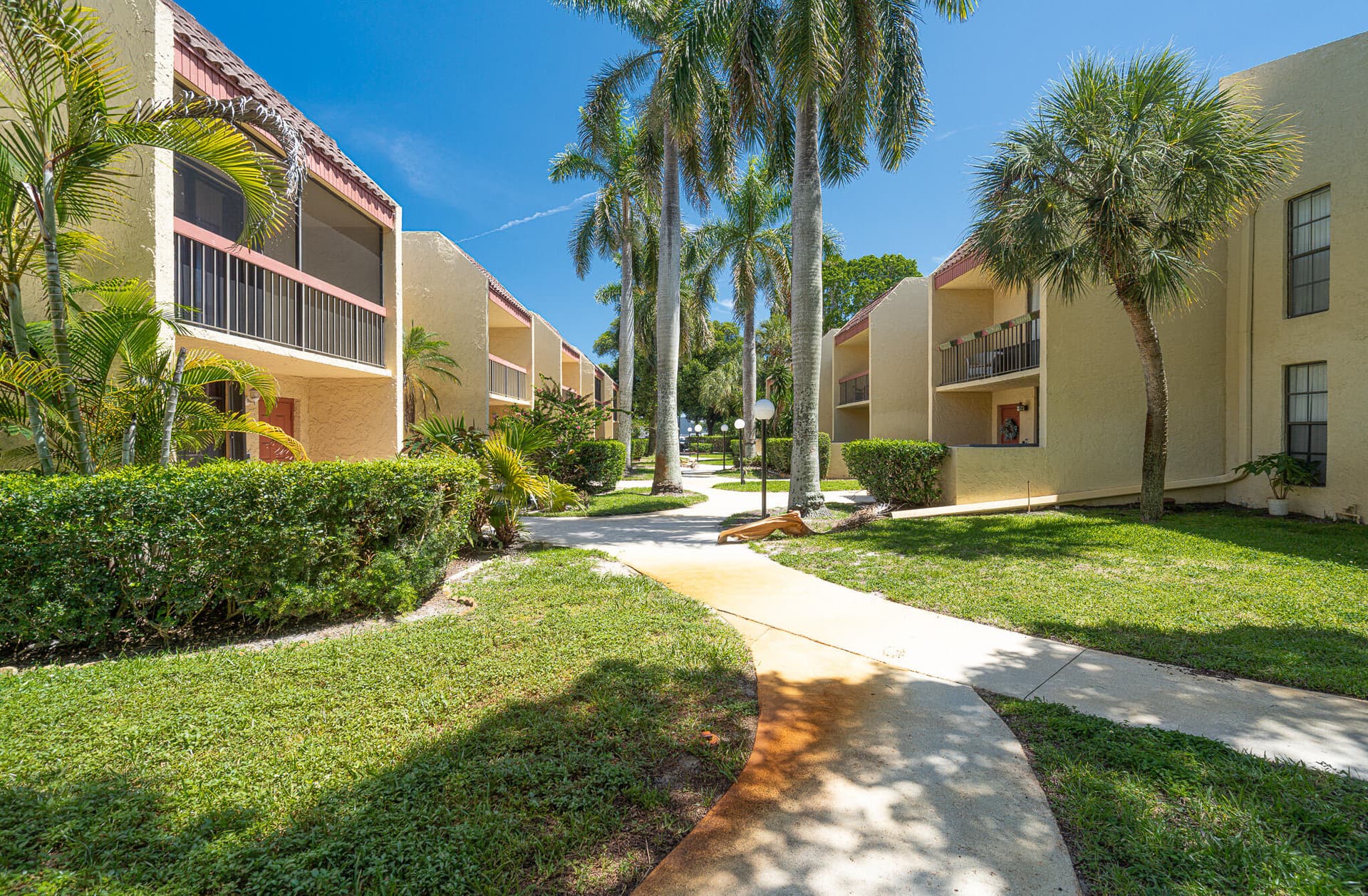 769 SE 1st Way #85 in Deerfield Beach / VISTA GARDENS I CONDO