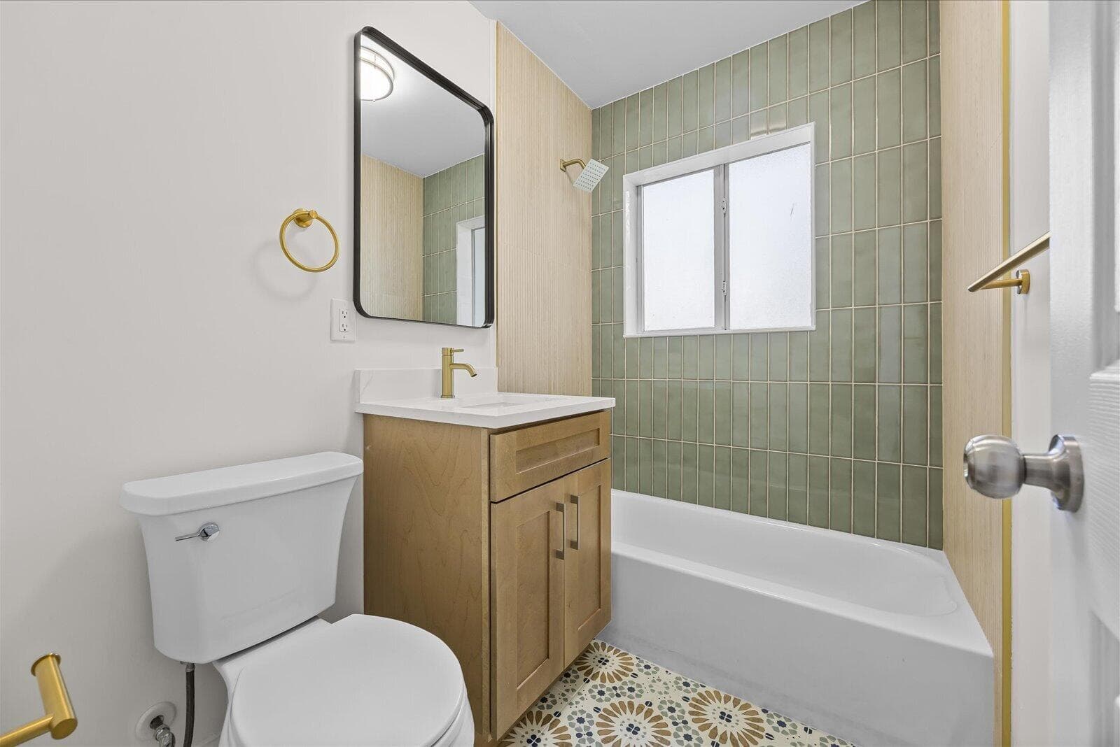 800 SE 13th Court, Deerfield Beach, FL 33441 in Deerfield Beach - property photo 3