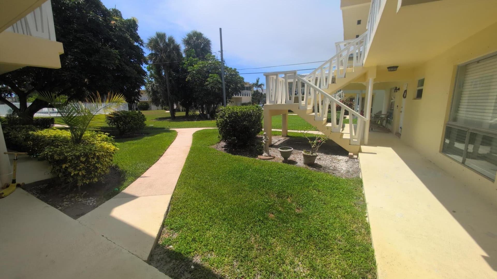 2755 NE 28th Avenue F1, Lighthouse Point, FL 33064 in Lighthouse Point - property photo 4