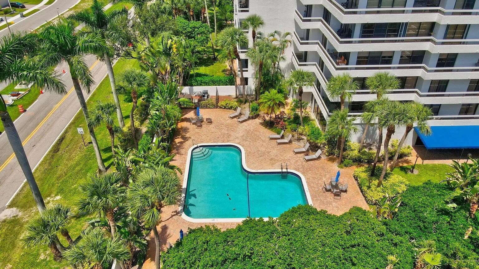 23200 Camino Del Mar #204 in Boca Raton / LA RESIDENCE CONDO