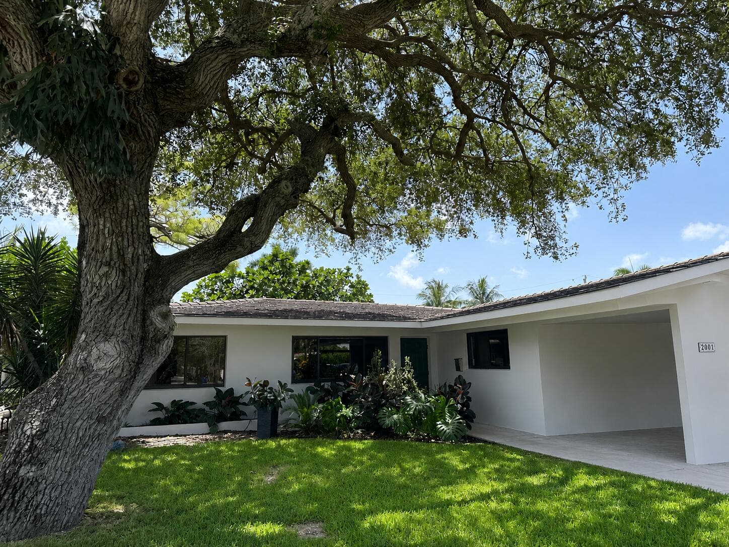 2001 N VICTORIA PARK Road, Fort Lauderdale, FL 33305 in Fort Lauderdale - property photo 3