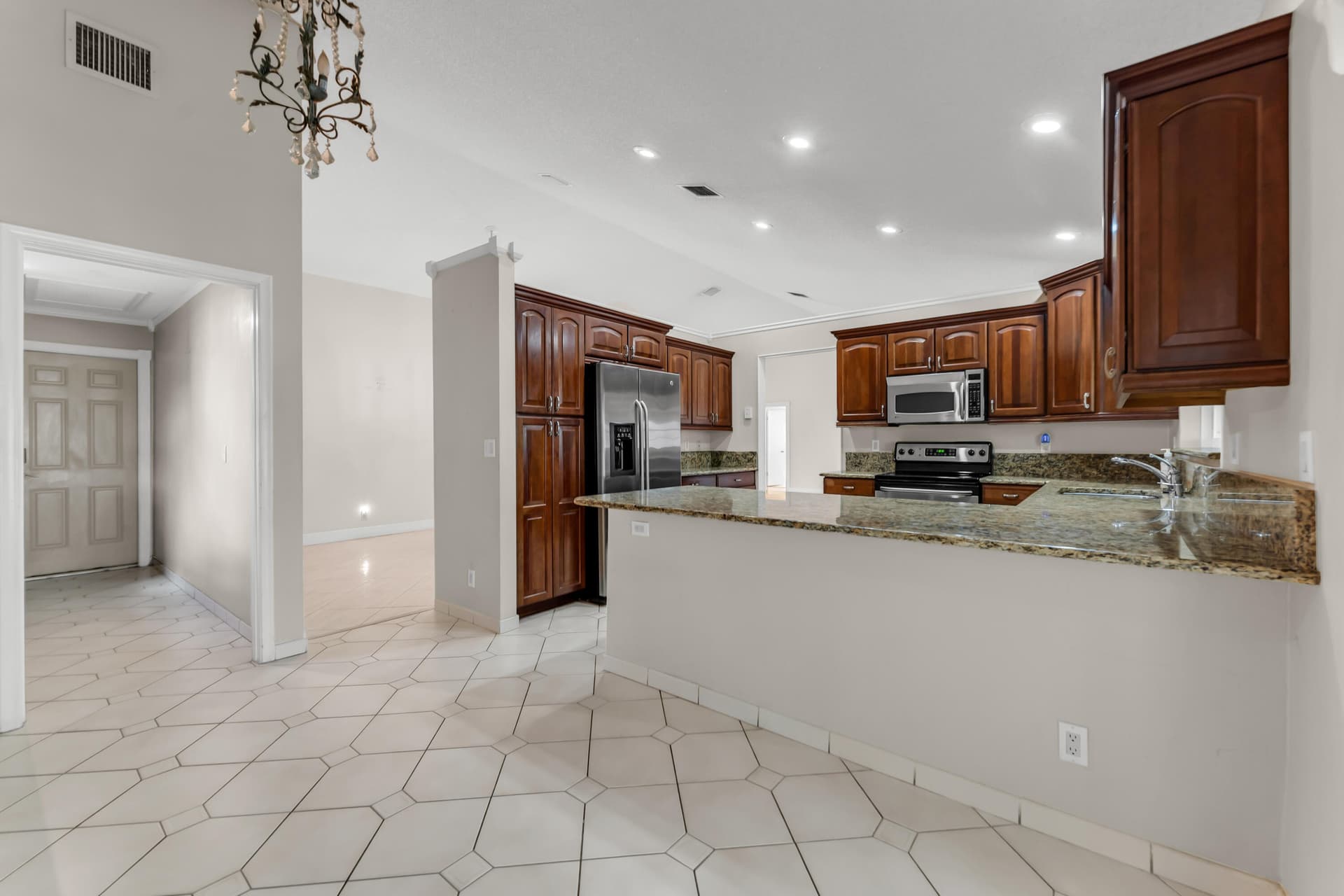 6083 SUNBERRY Circle, Boynton Beach, FL 33437 in Boynton Beach - property photo 8