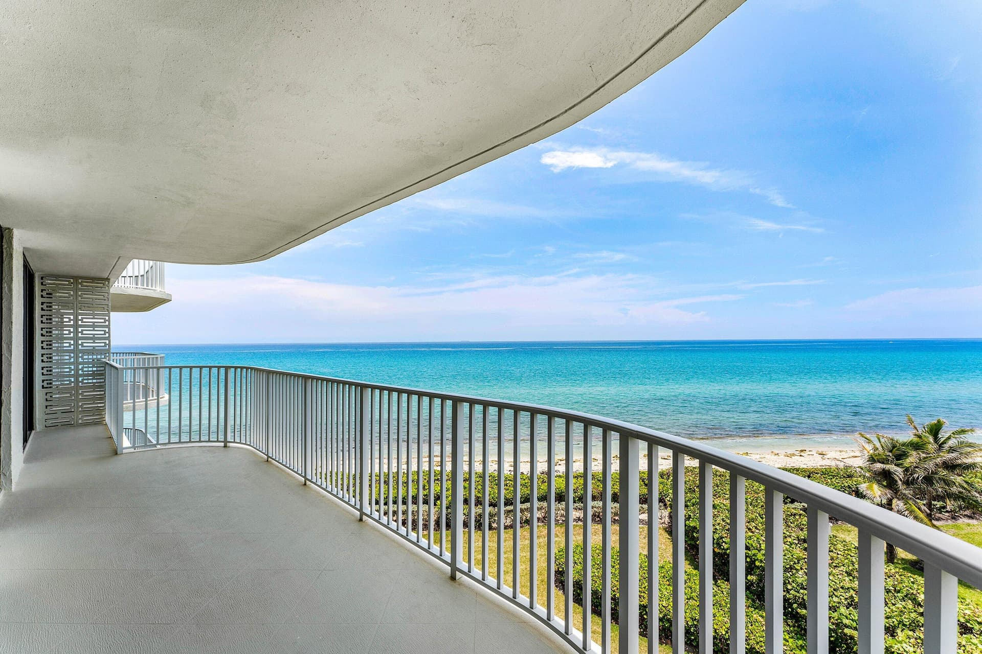 3360 S Ocean Boulevard #5fii in Palm Beach / THIRTY-THREE SIXTY CONDO