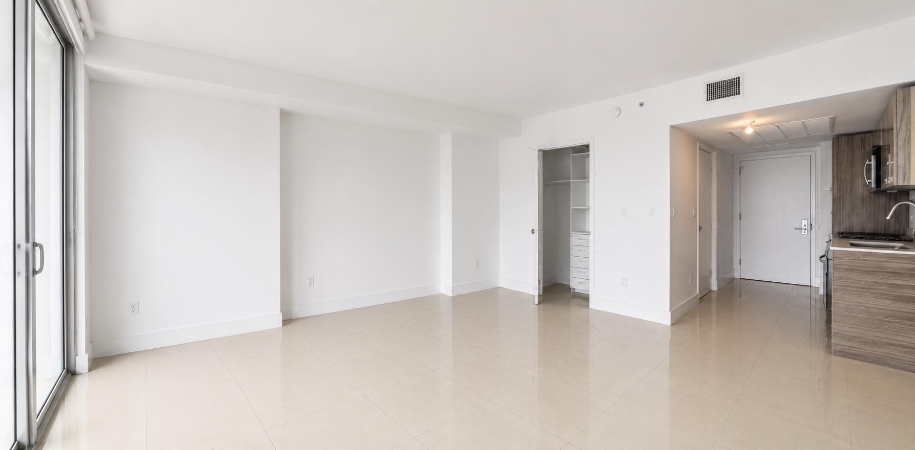 1300 Brickell Bay Drive 1005, Miami, FL 33131 in Miami - property photo 4