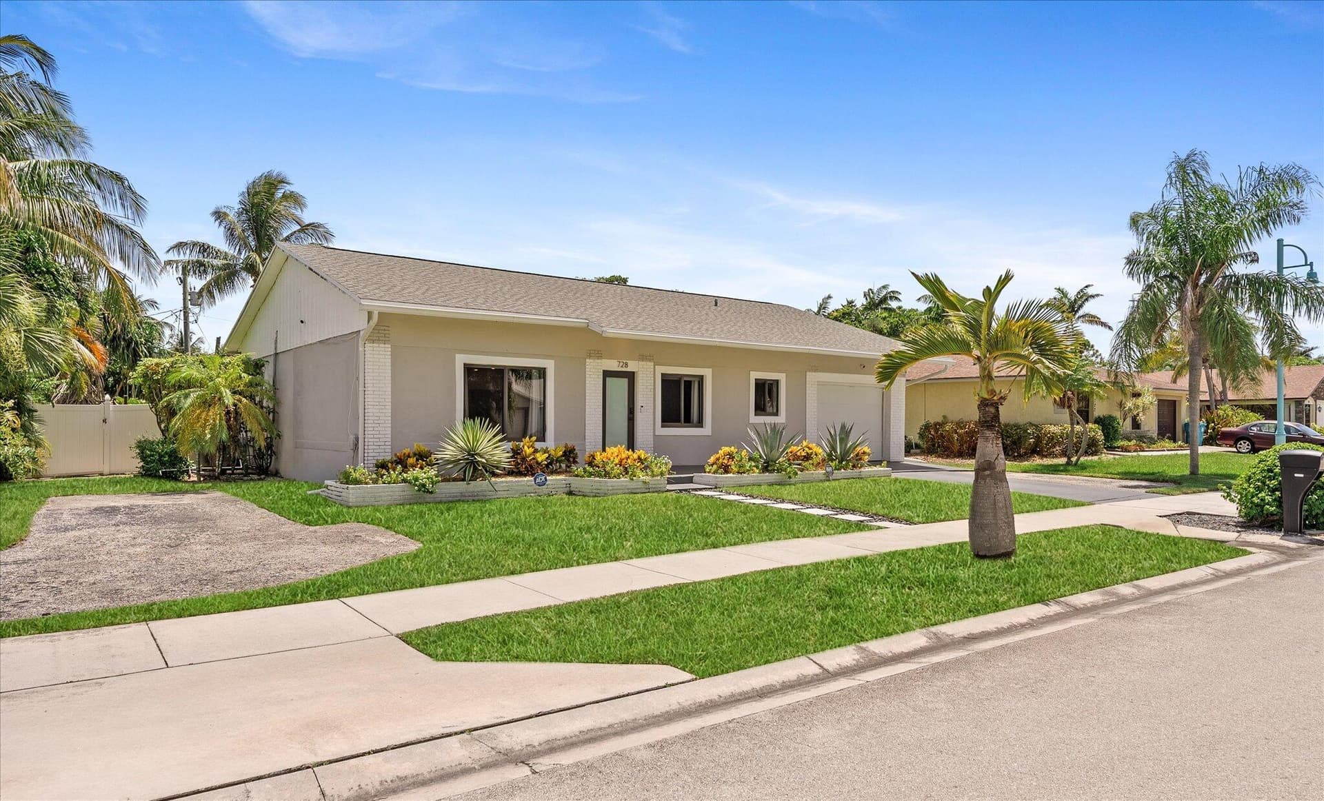 728 NE 9TH Avenue, Boynton Beach, FL 33435 in Boynton Beach - property photo 3