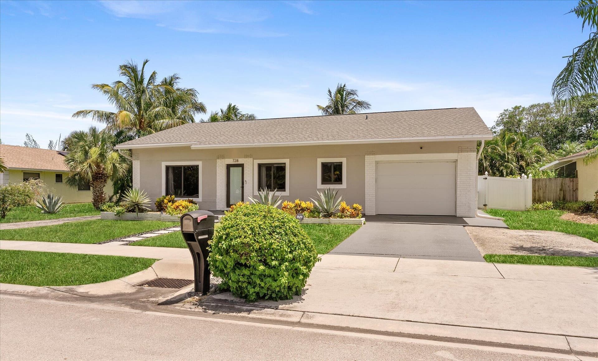 728 NE 9TH Avenue, Boynton Beach, FL 33435 in Boynton Beach - property photo 2