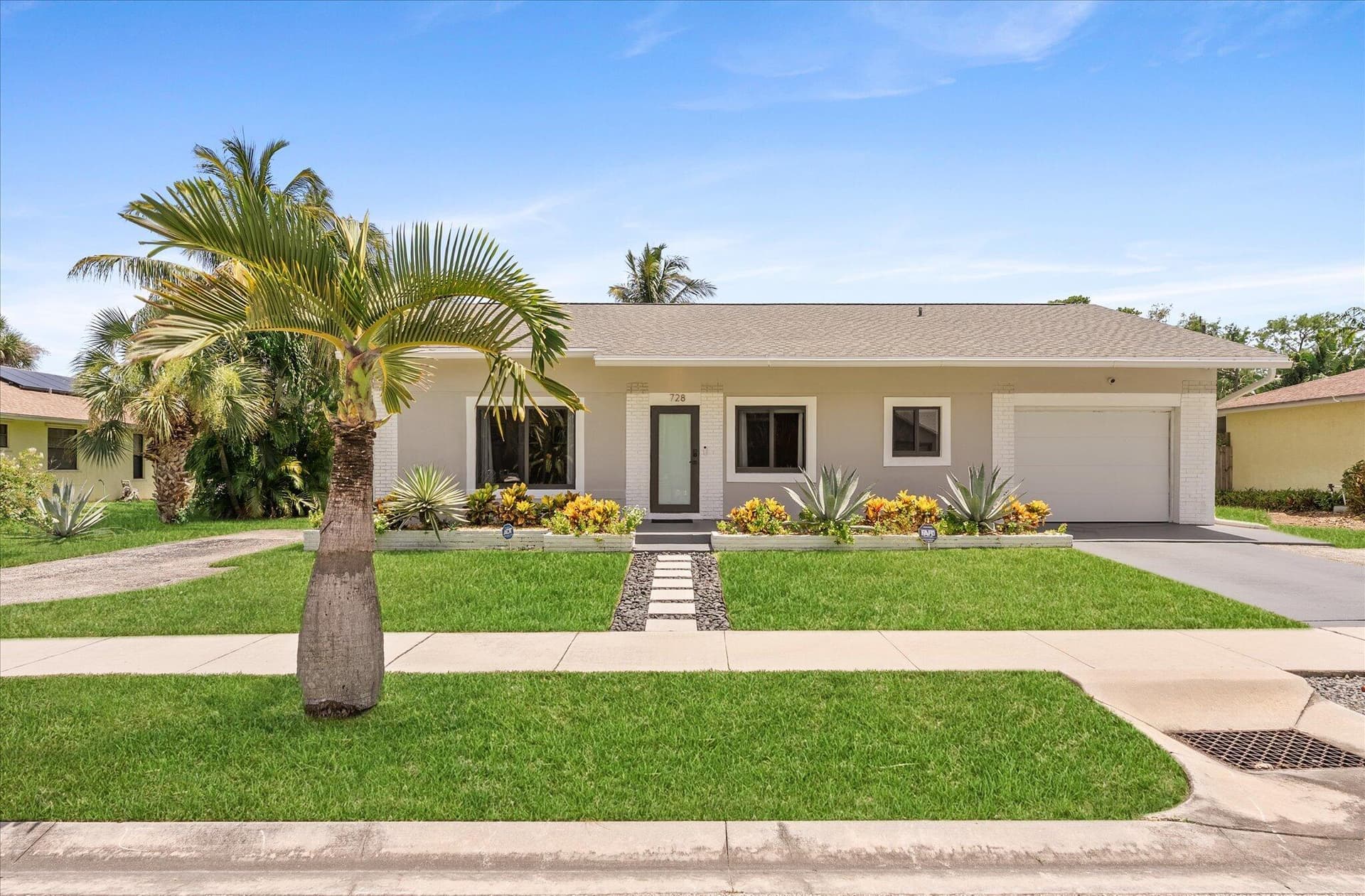 728 NE 9TH Avenue in Boynton Beach / LAKE ADD TO BOYNTON