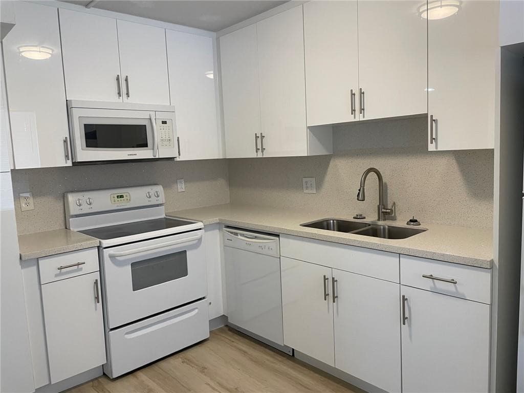 235 LAKEVIEW Drive 102, Weston, FL 33326 in Weston - property photo 5