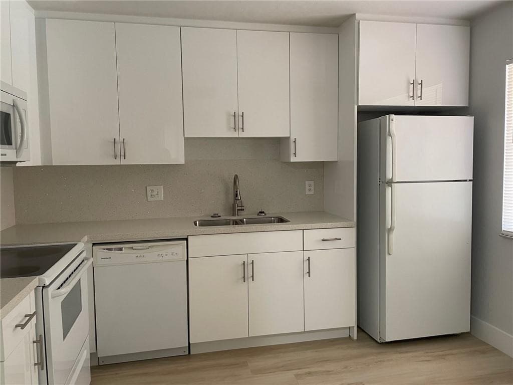 235 LAKEVIEW Drive 102, Weston, FL 33326 in Weston - property photo 6