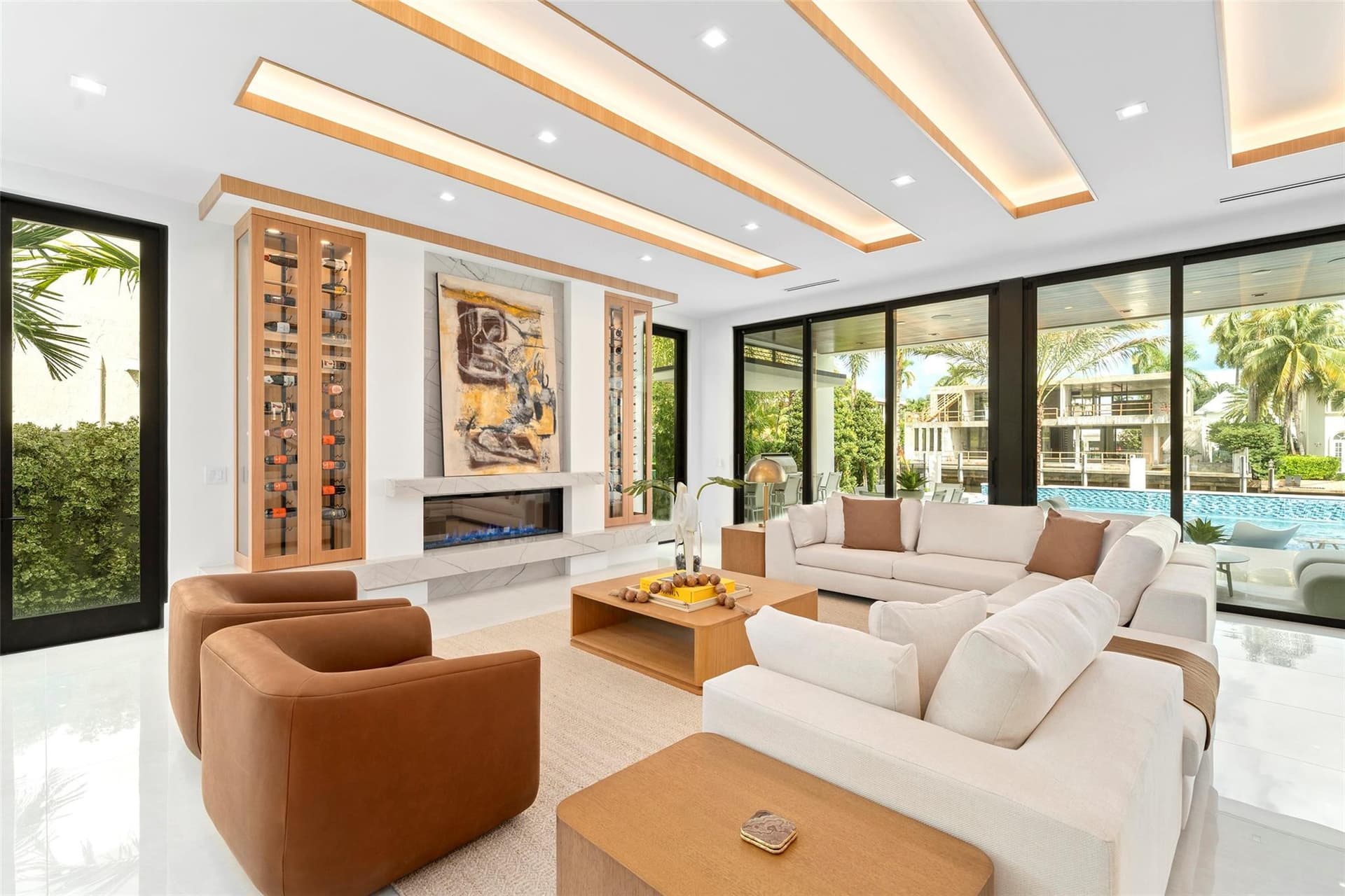 24 FIESTA Way in Fort Lauderdale / NURMI ISLES ISLAND NO 3