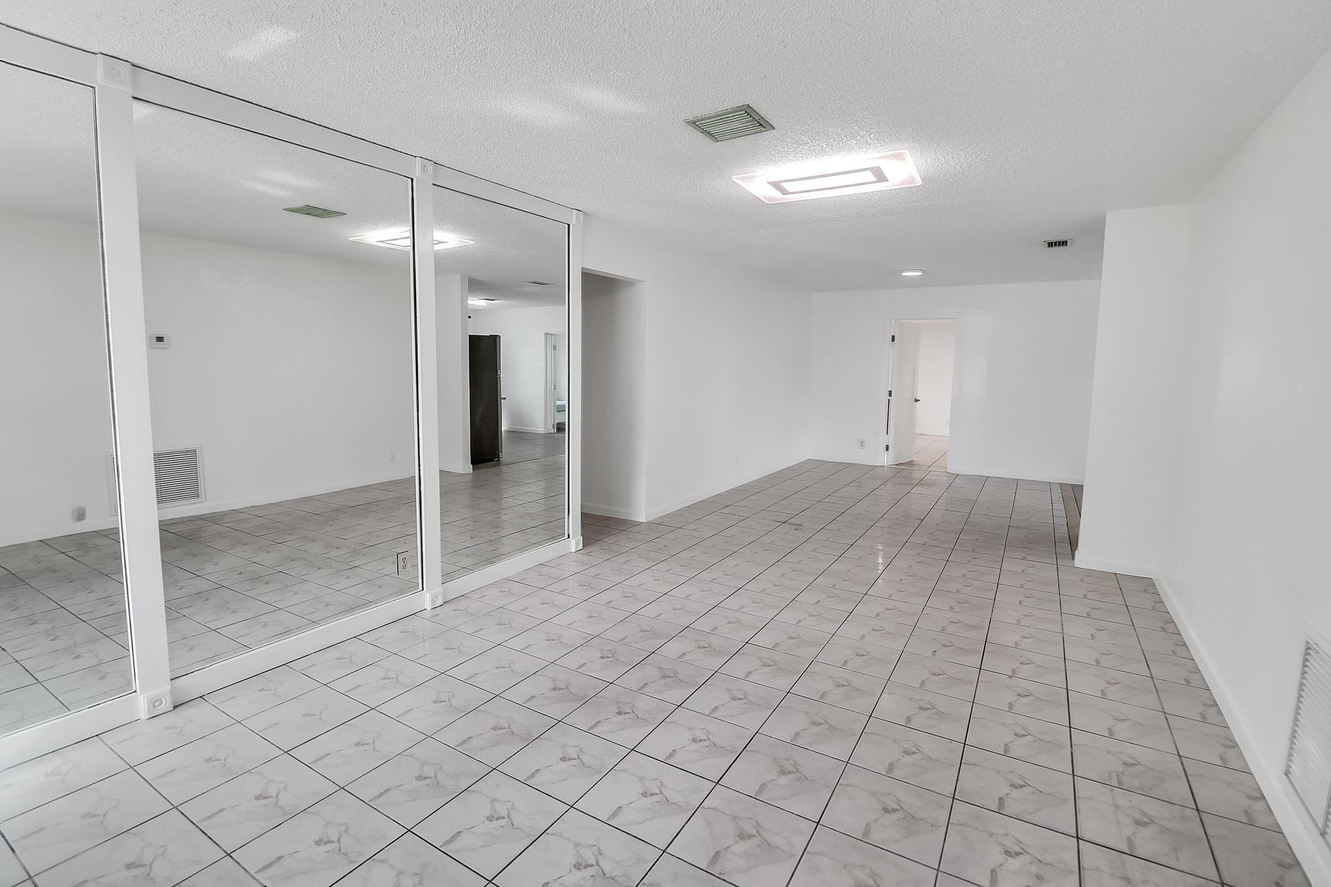 2233 NW 3rd Avenue, Boca Raton, FL 33431 in Boca Raton - property photo 4