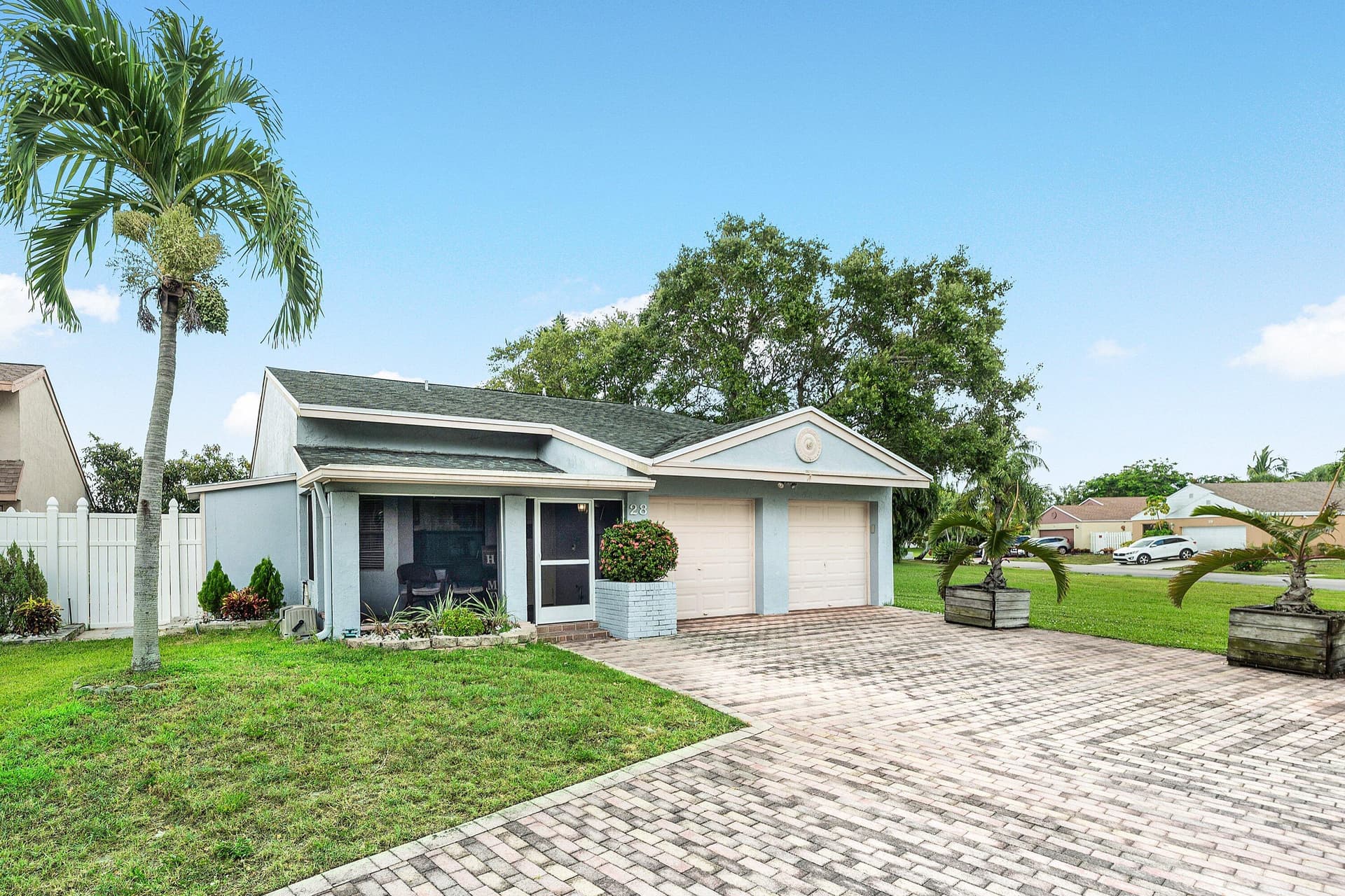 28 Paxford Lane in Boynton Beach / BOYNTON LAKES 6