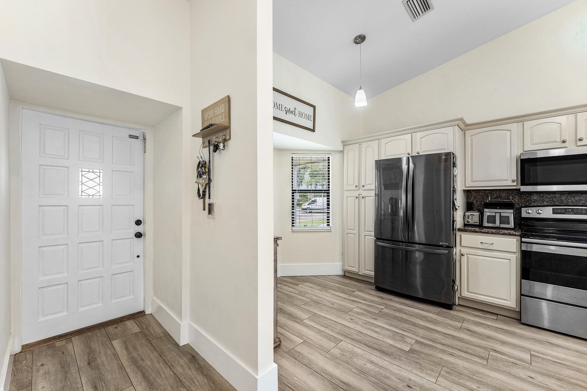 28 Paxford Lane, Boynton Beach, FL 33426 in Boynton Beach - property photo 6