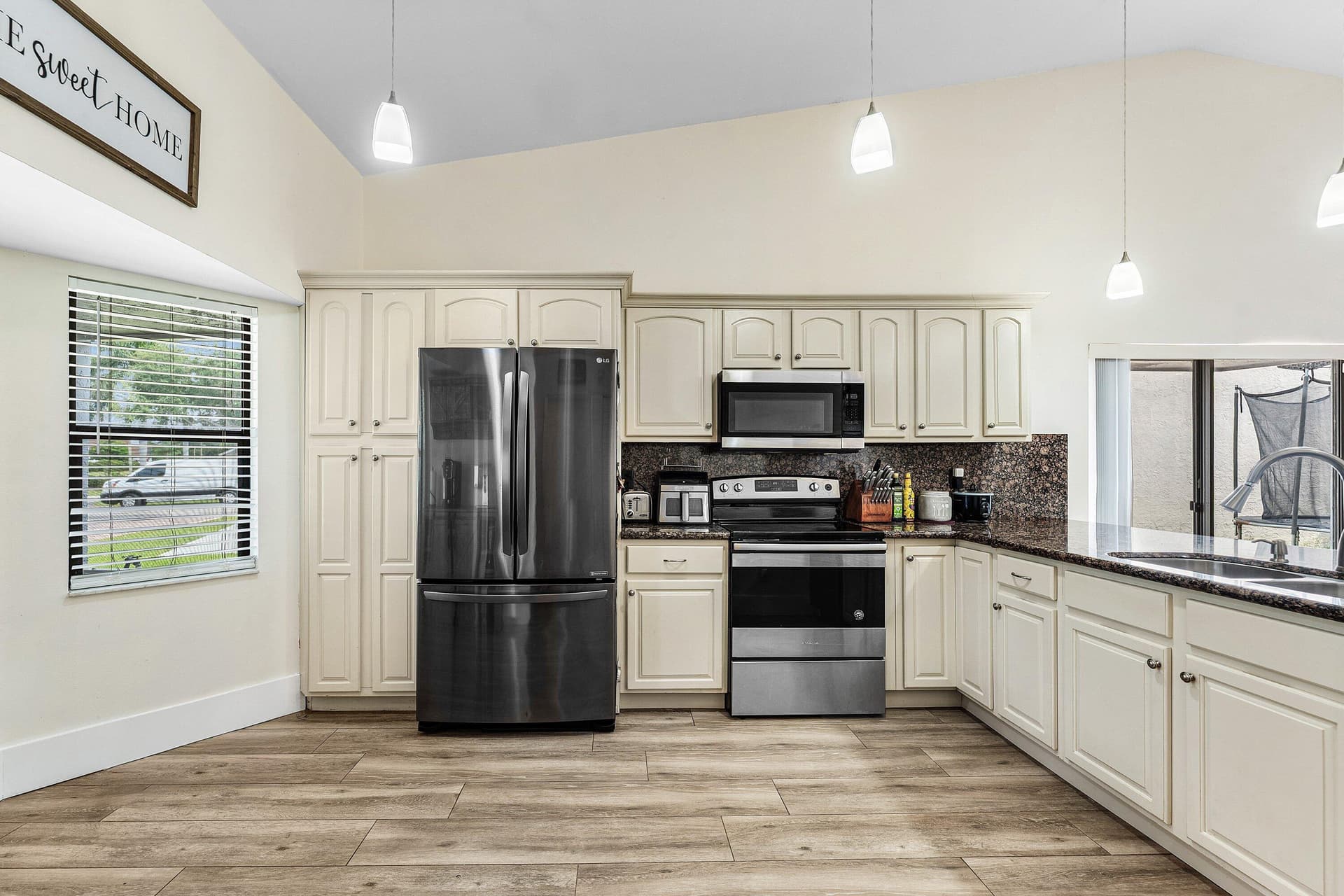 28 Paxford Lane, Boynton Beach, FL 33426 in Boynton Beach - property photo 8