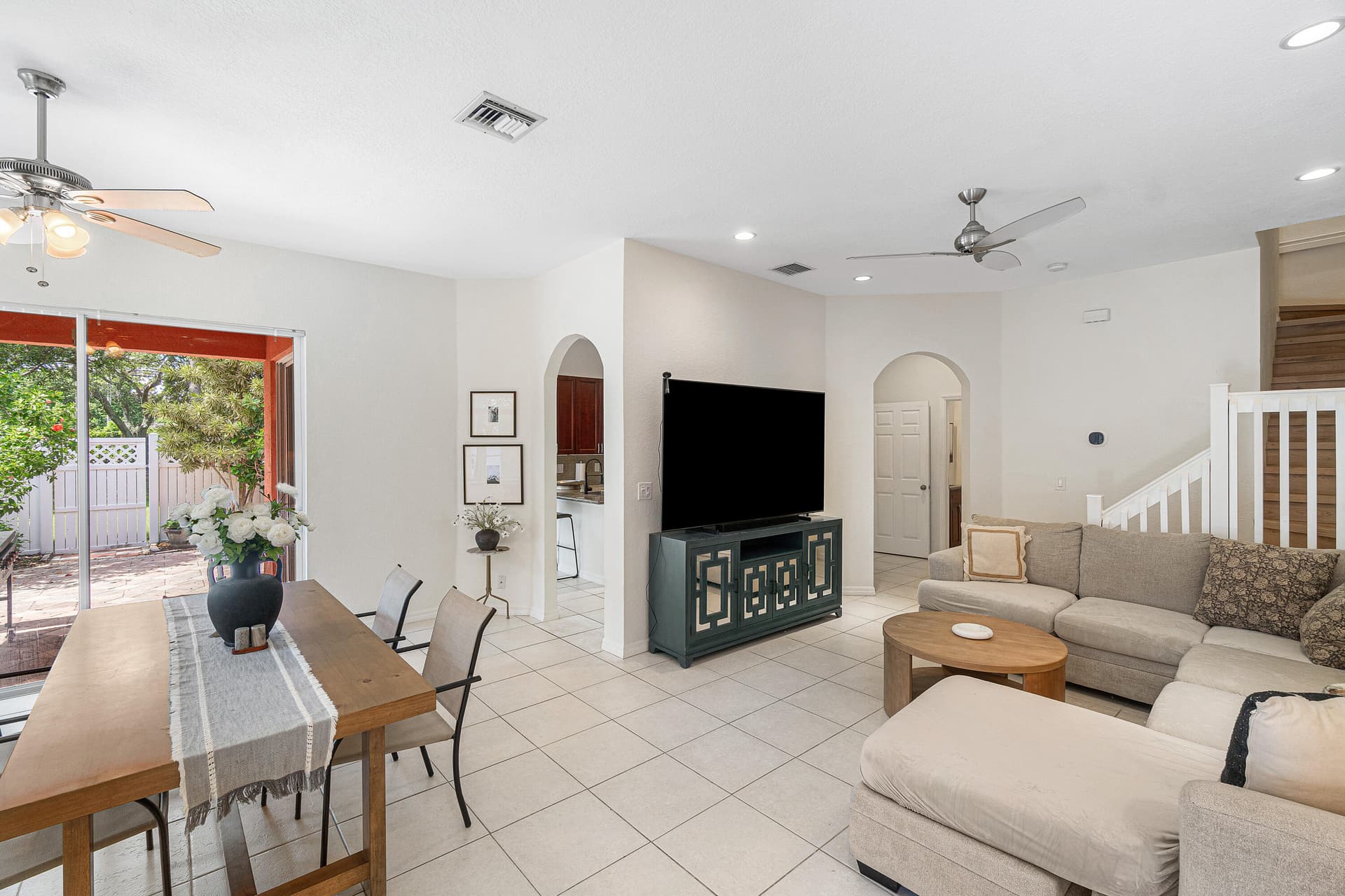 5548 Boynton Gardens Drive, Boynton Beach, FL 33437 in Boynton Beach - property photo 3