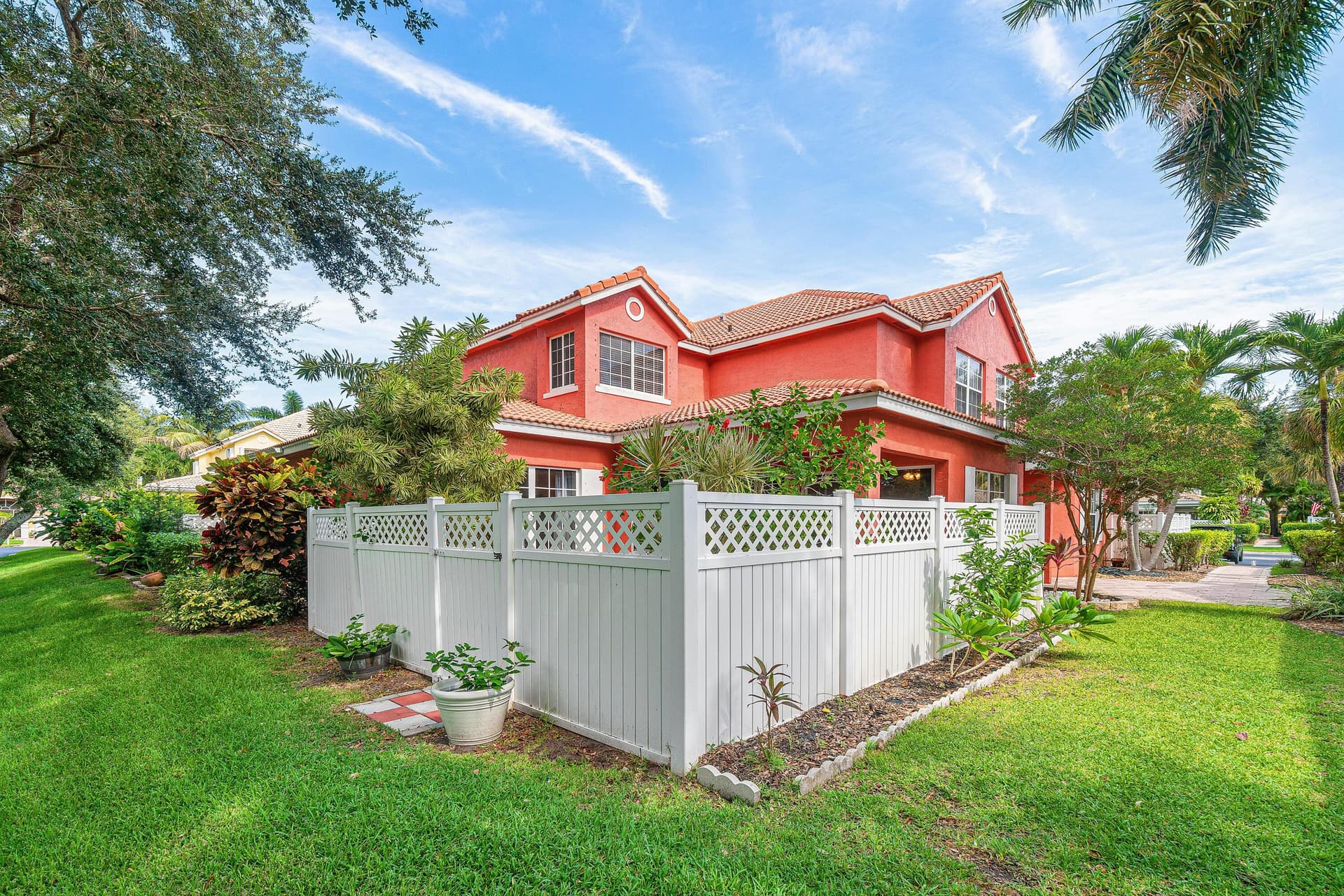 5548 Boynton Gardens Drive, Boynton Beach, FL 33437 in Boynton Beach - property photo 2