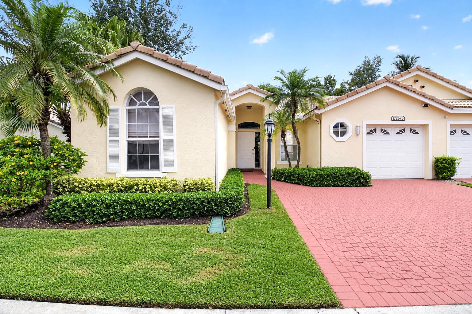 17257 Boca Club Boulevard #Apt 5 in Boca Raton / ST TROPEZ AT BOCA GOLF VILLAS CONDO