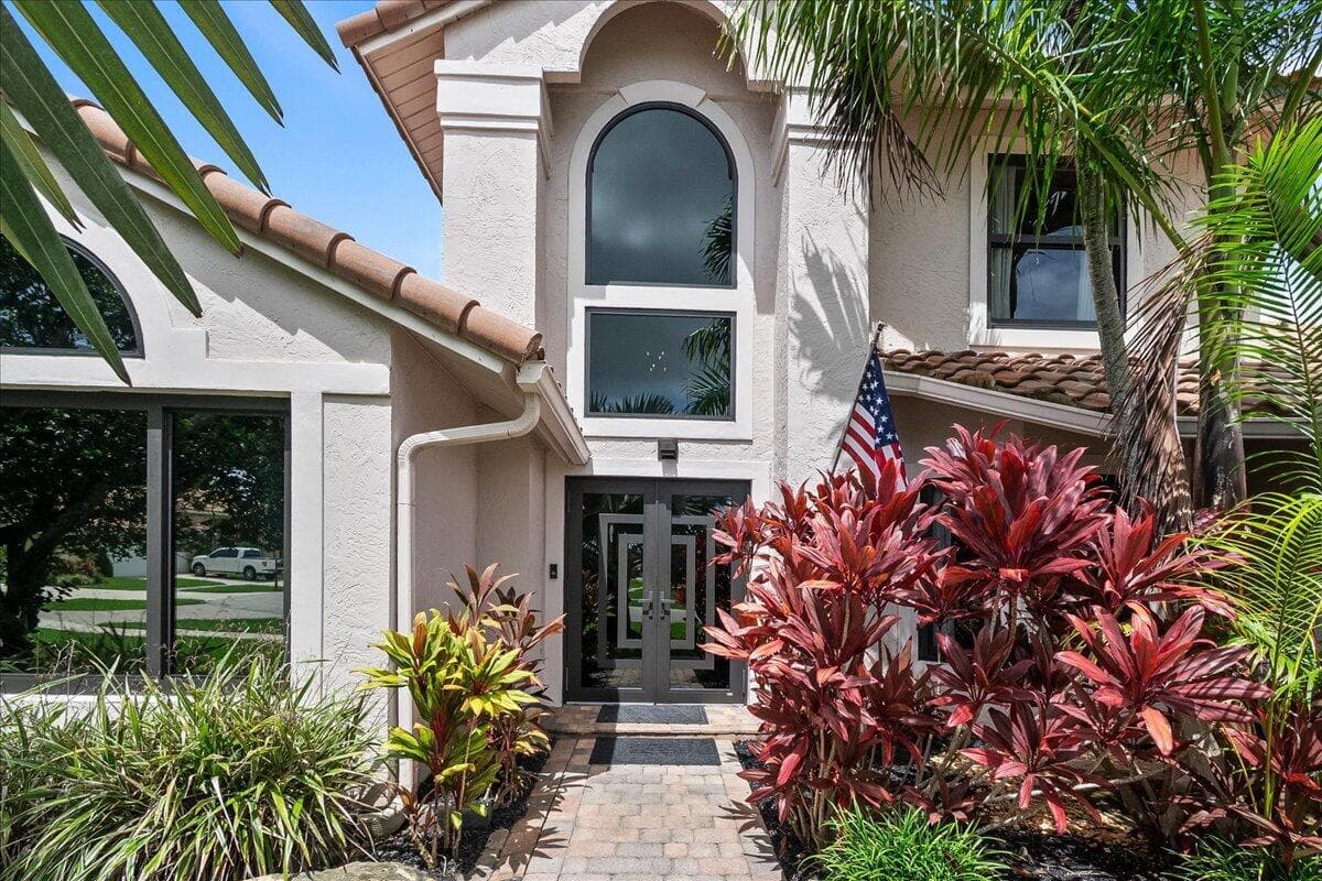 10798 SeaCliff Circle in Boca Raton / HARBOUR LAKES