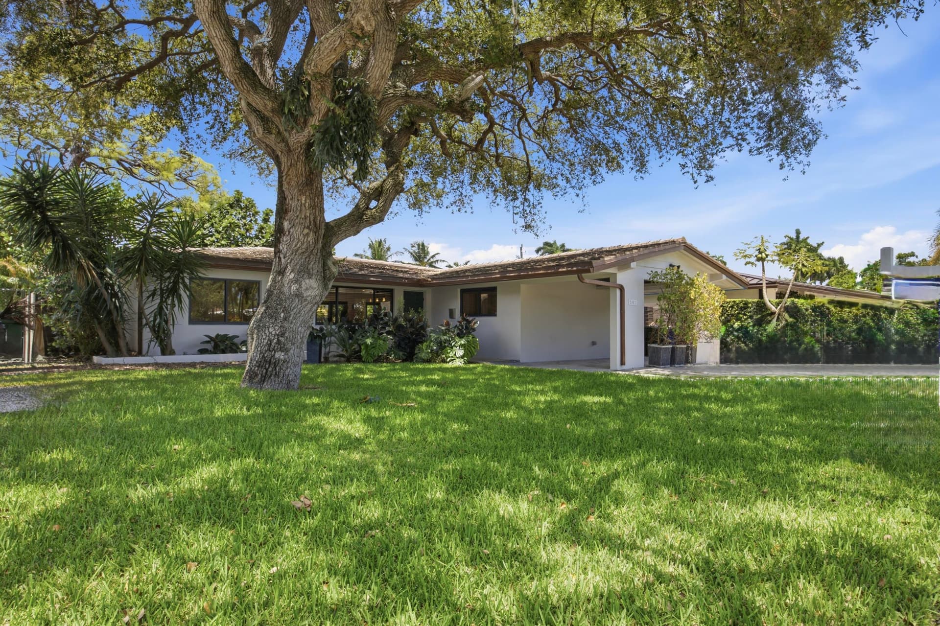 2001 N VICTORIA PARK Road, Fort Lauderdale, FL 33305 in Fort Lauderdale - property photo
